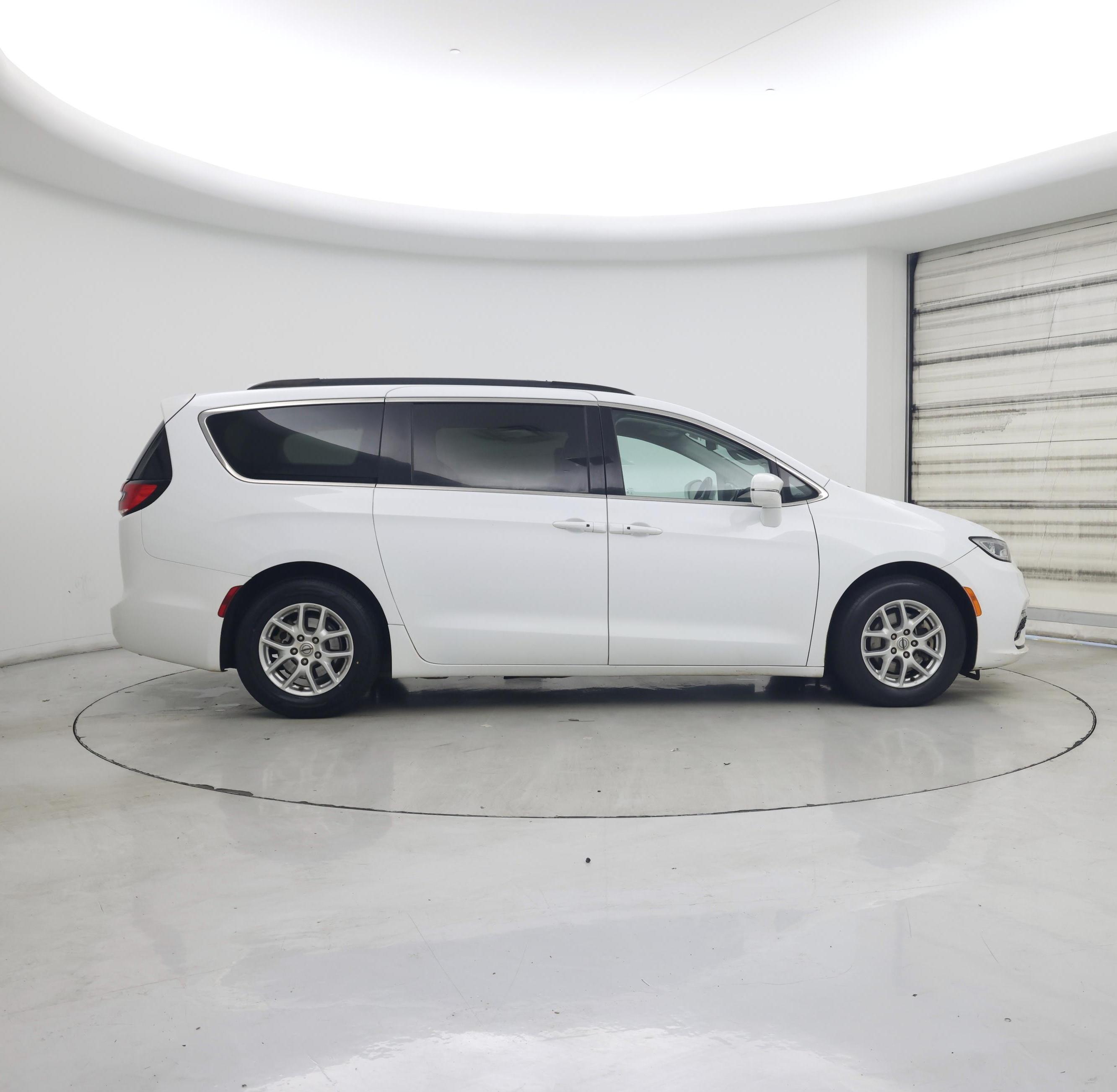 Thumbnail: 2022 Chrysler Pacifica - 7