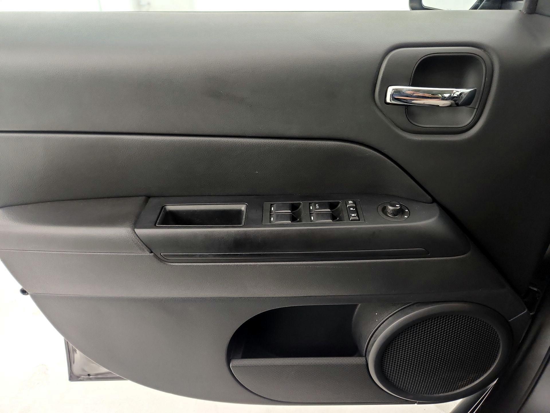 Thumbnail: 2017 Jeep Patriot - 12