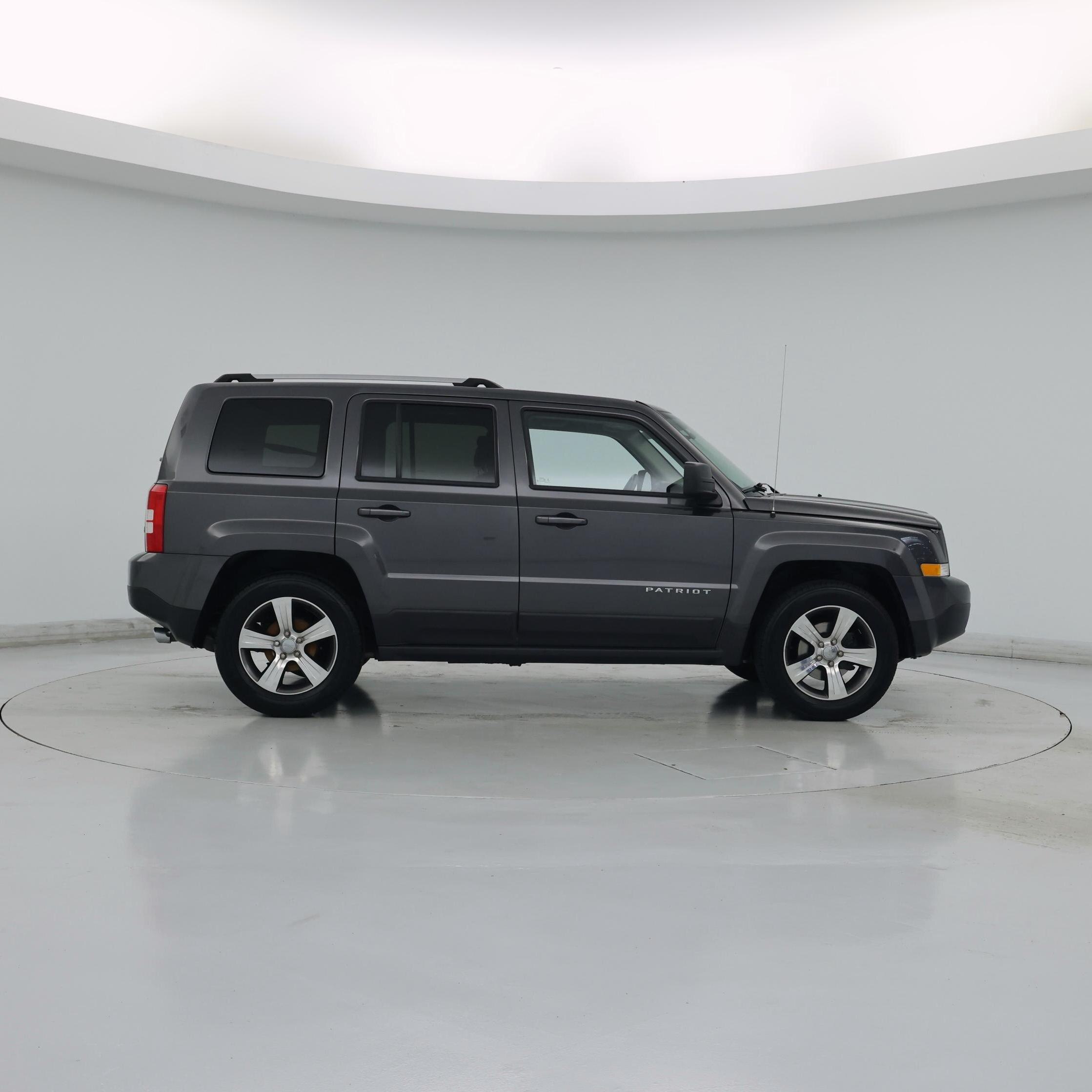 Thumbnail: 2017 Jeep Patriot - 7