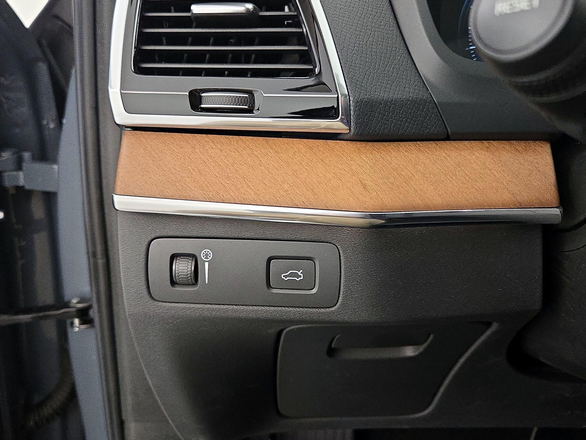 Thumbnail: 2022 Volvo XC90 - 13
