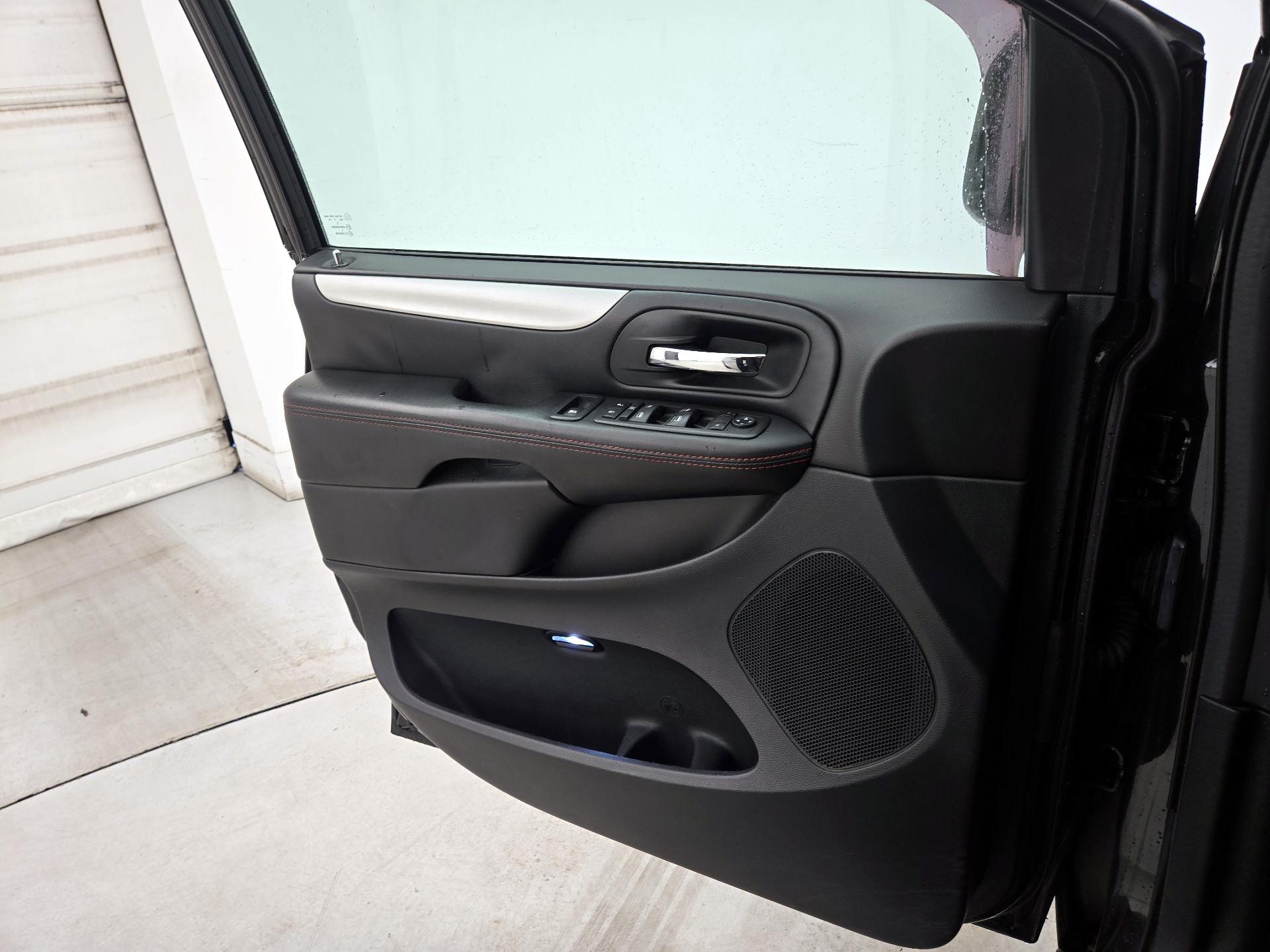 Thumbnail: 2019 Dodge Grand Caravan - 12