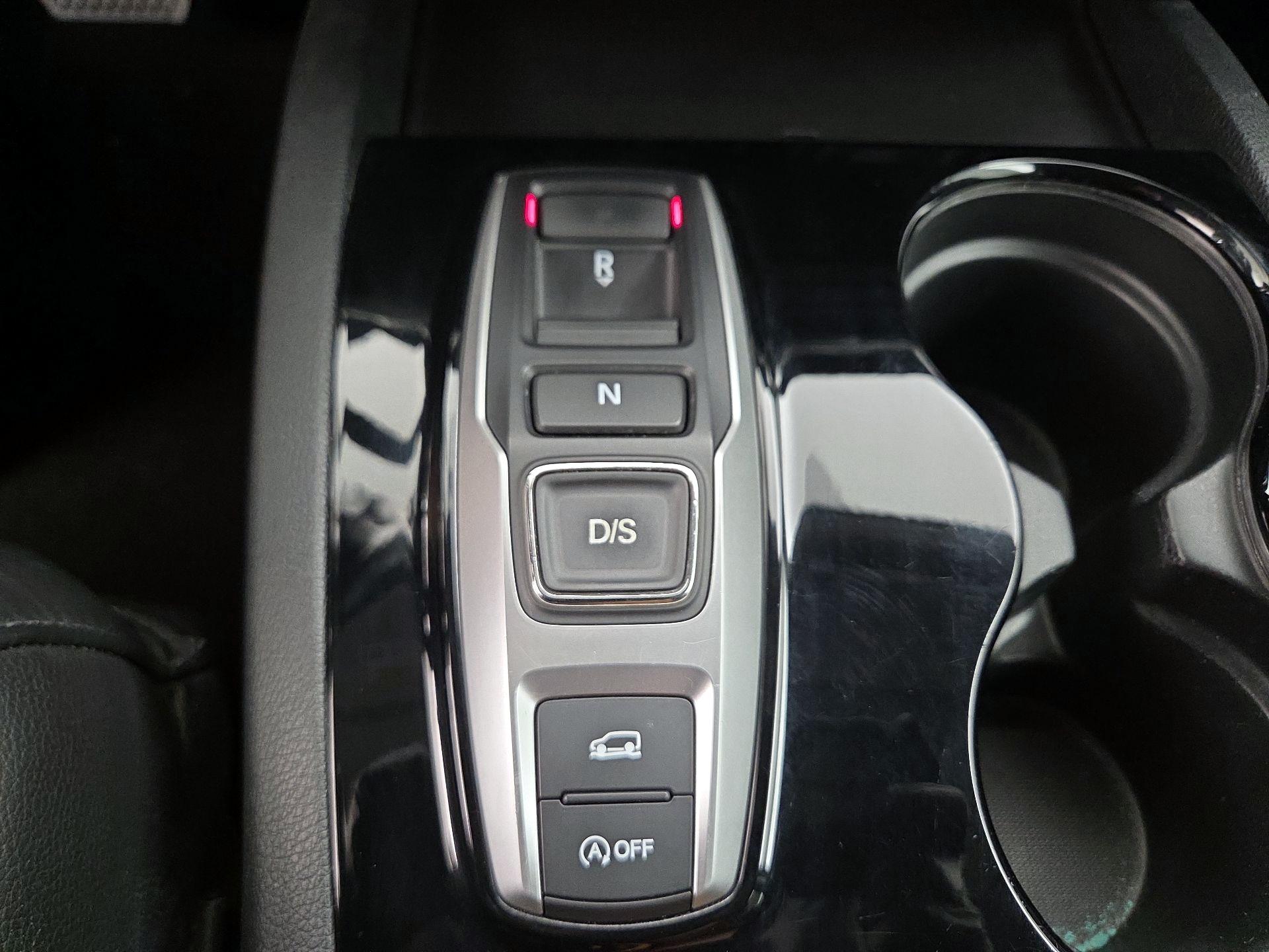 Thumbnail: 2016 Honda Pilot - 18