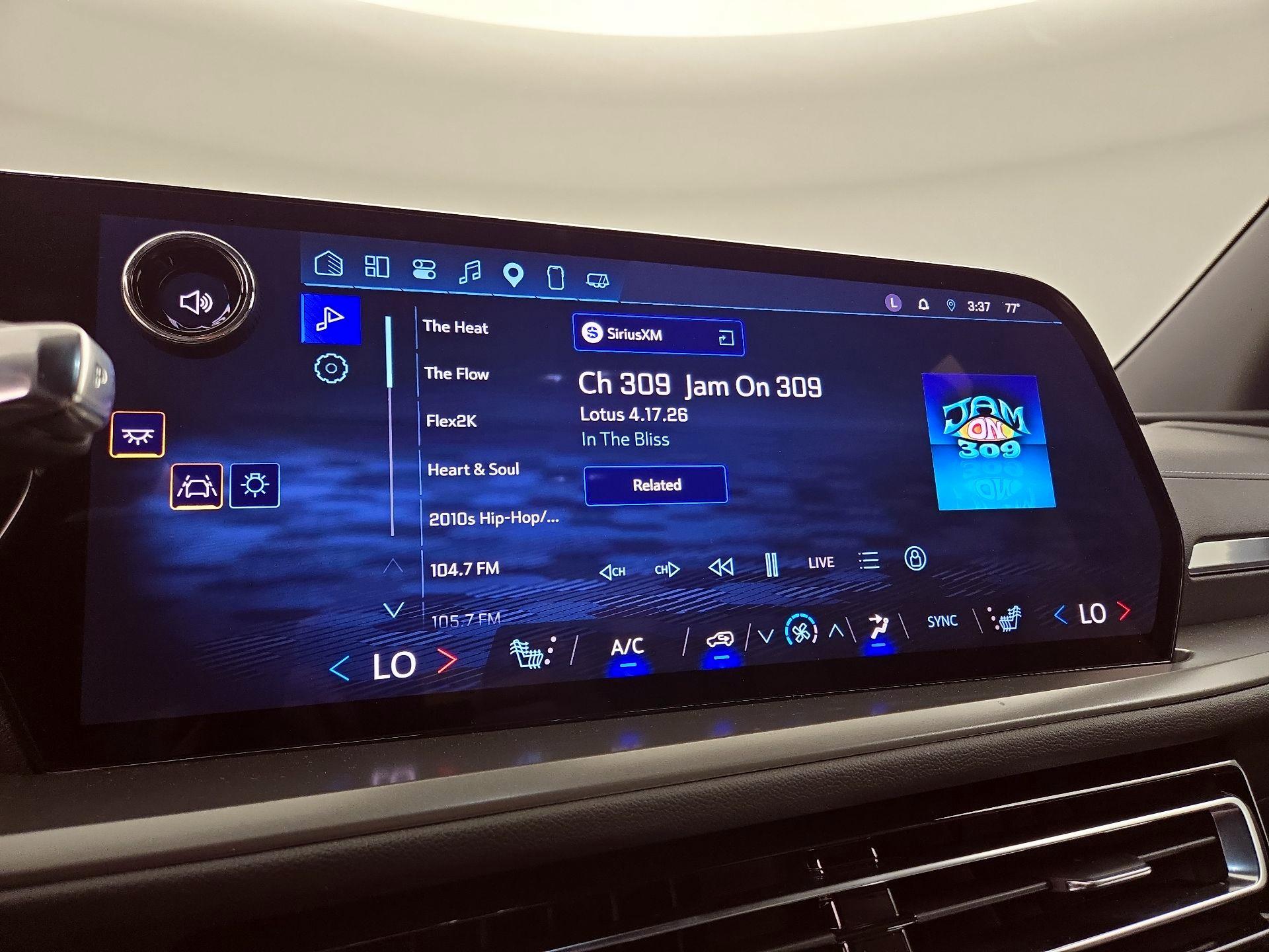 Thumbnail: 2025 Chevrolet Traverse - 16