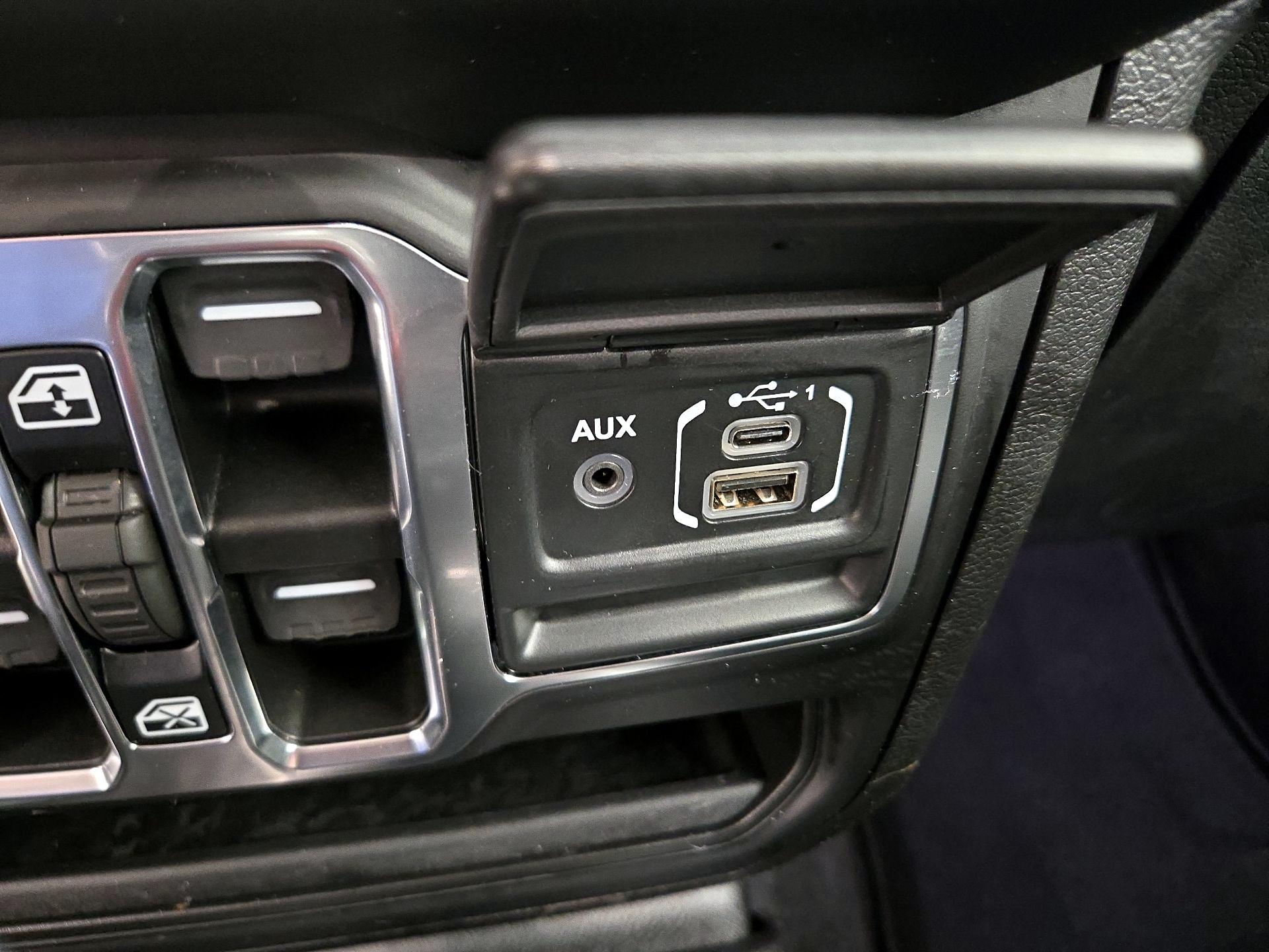 Thumbnail: 2021 Jeep Wrangler - 18