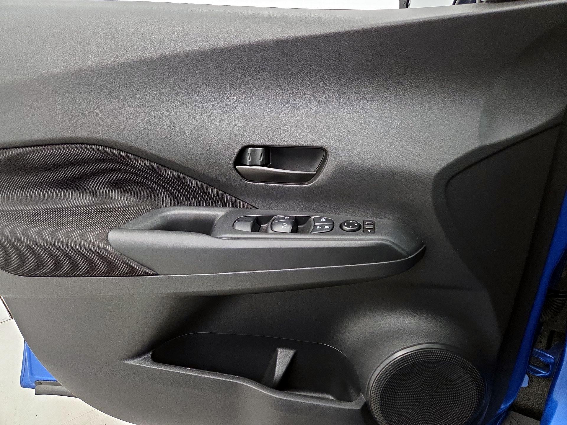 Thumbnail: 2023 Nissan Kicks - 12