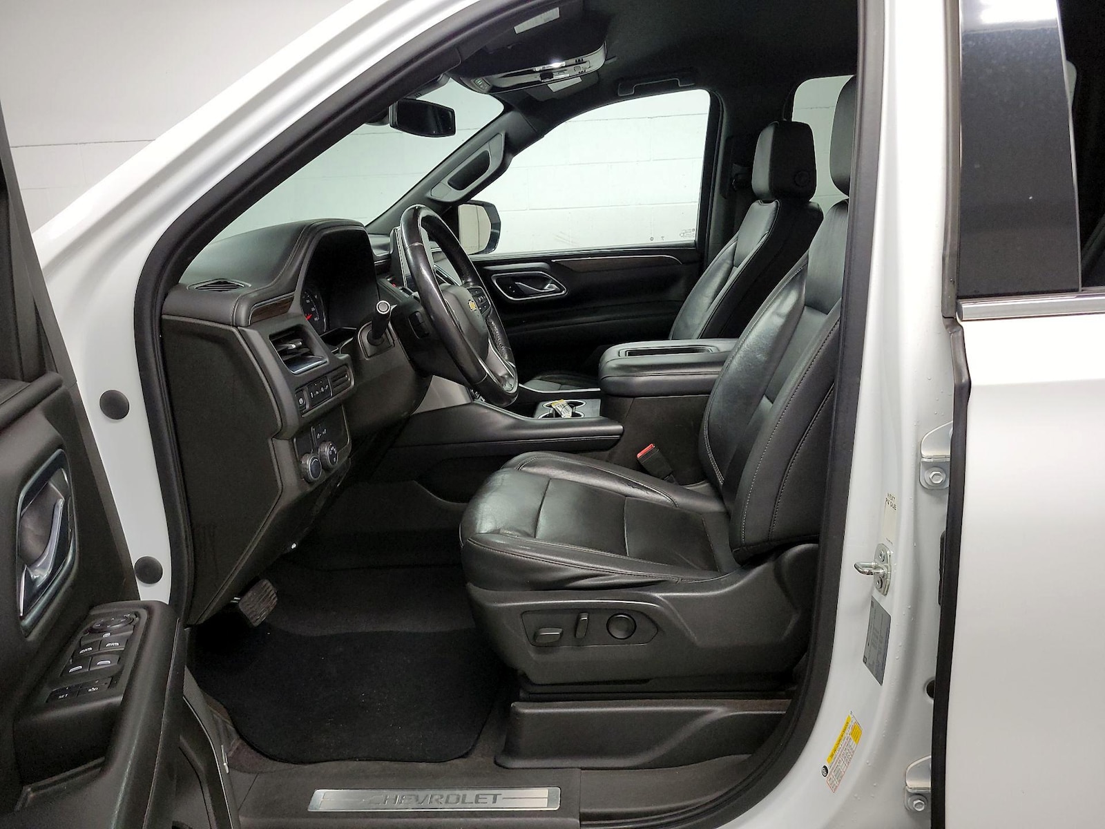 2021 Chevrolet Suburban LT - Photo 12