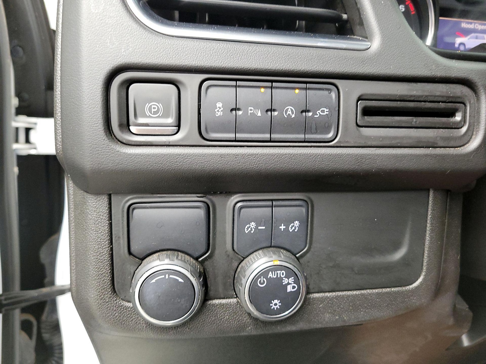 2021 Chevrolet Suburban LT - Photo 14
