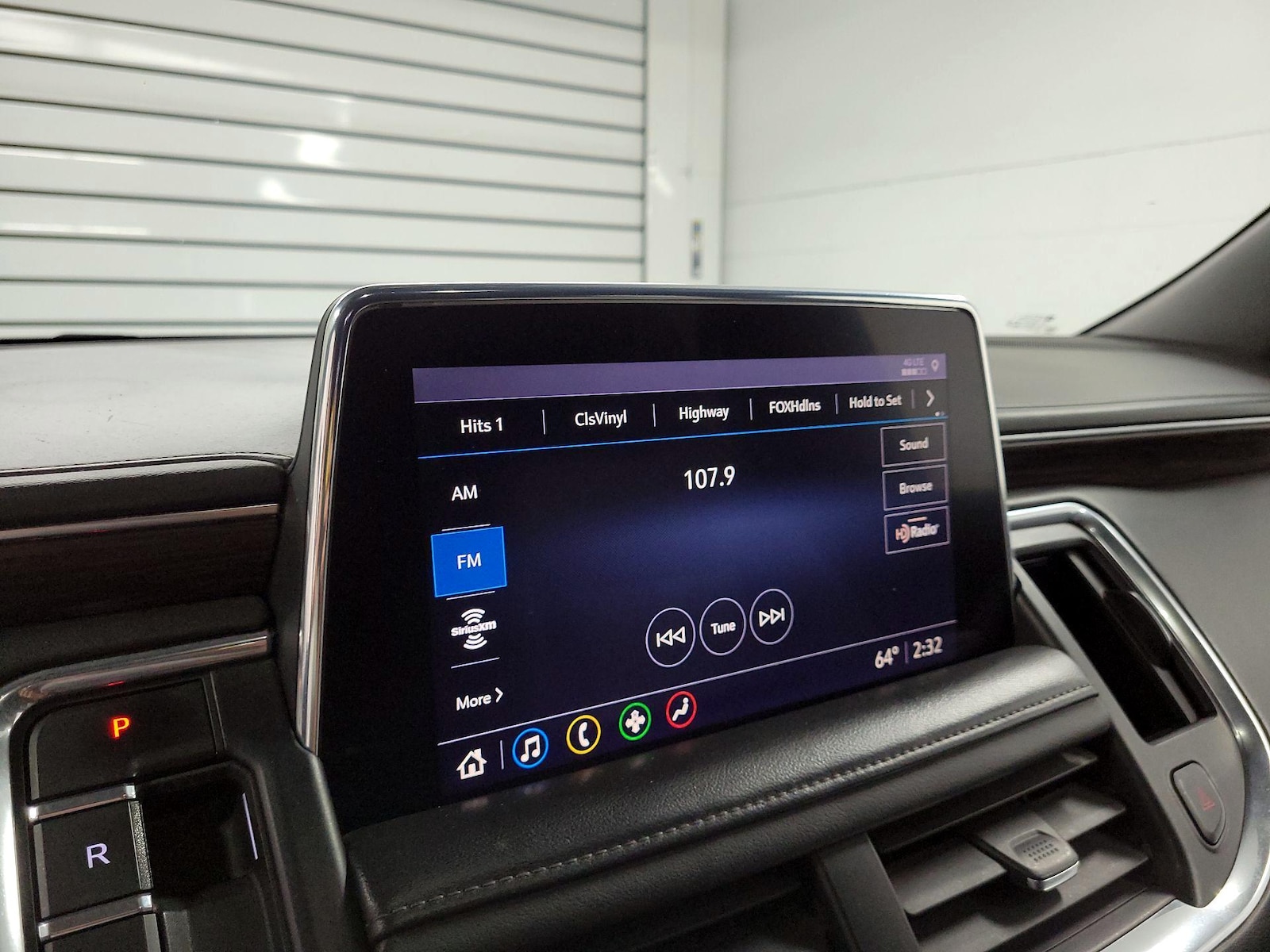 2021 Chevrolet Suburban LT - Photo 16