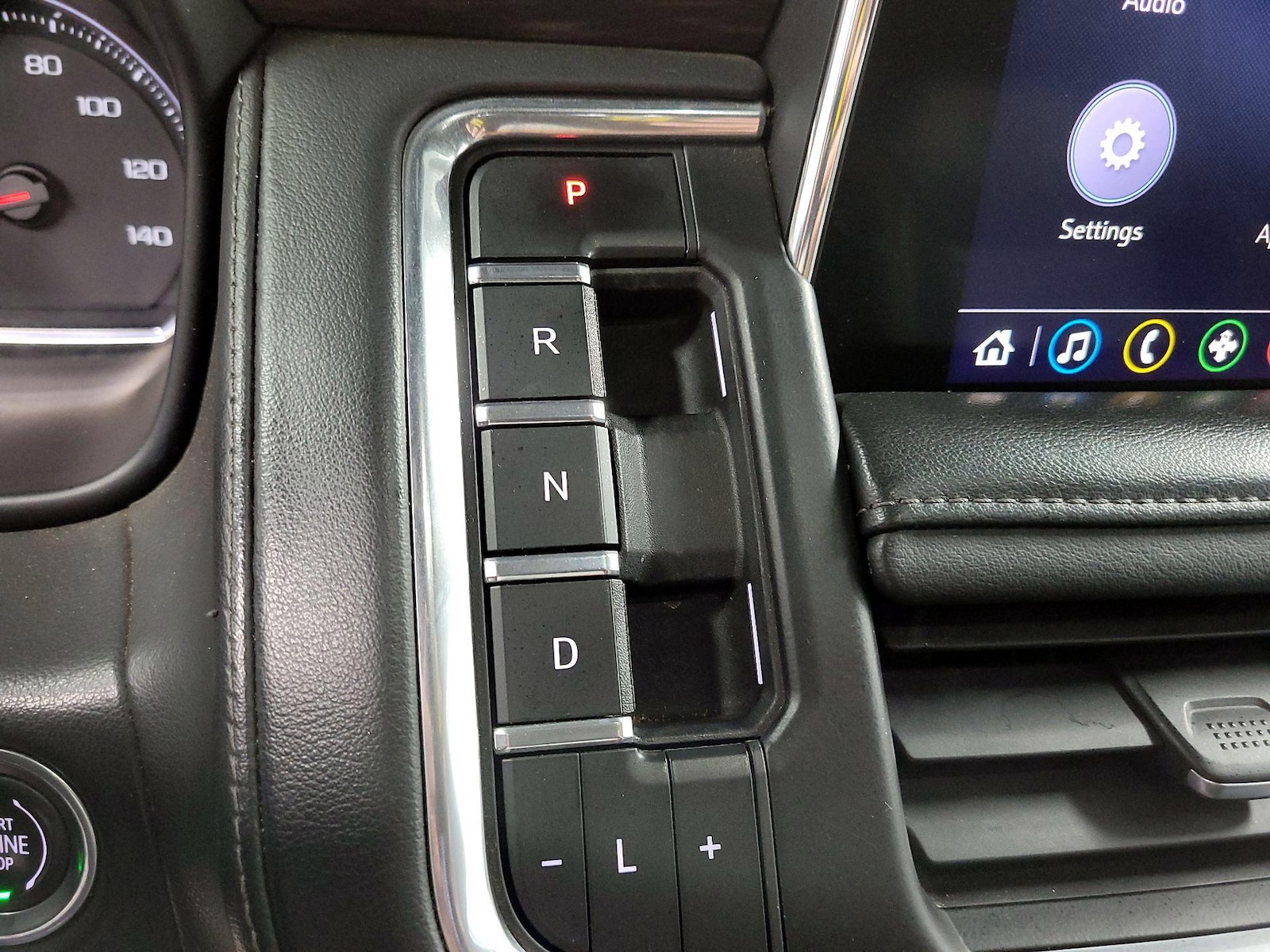 2021 Chevrolet Suburban LT - Photo 18