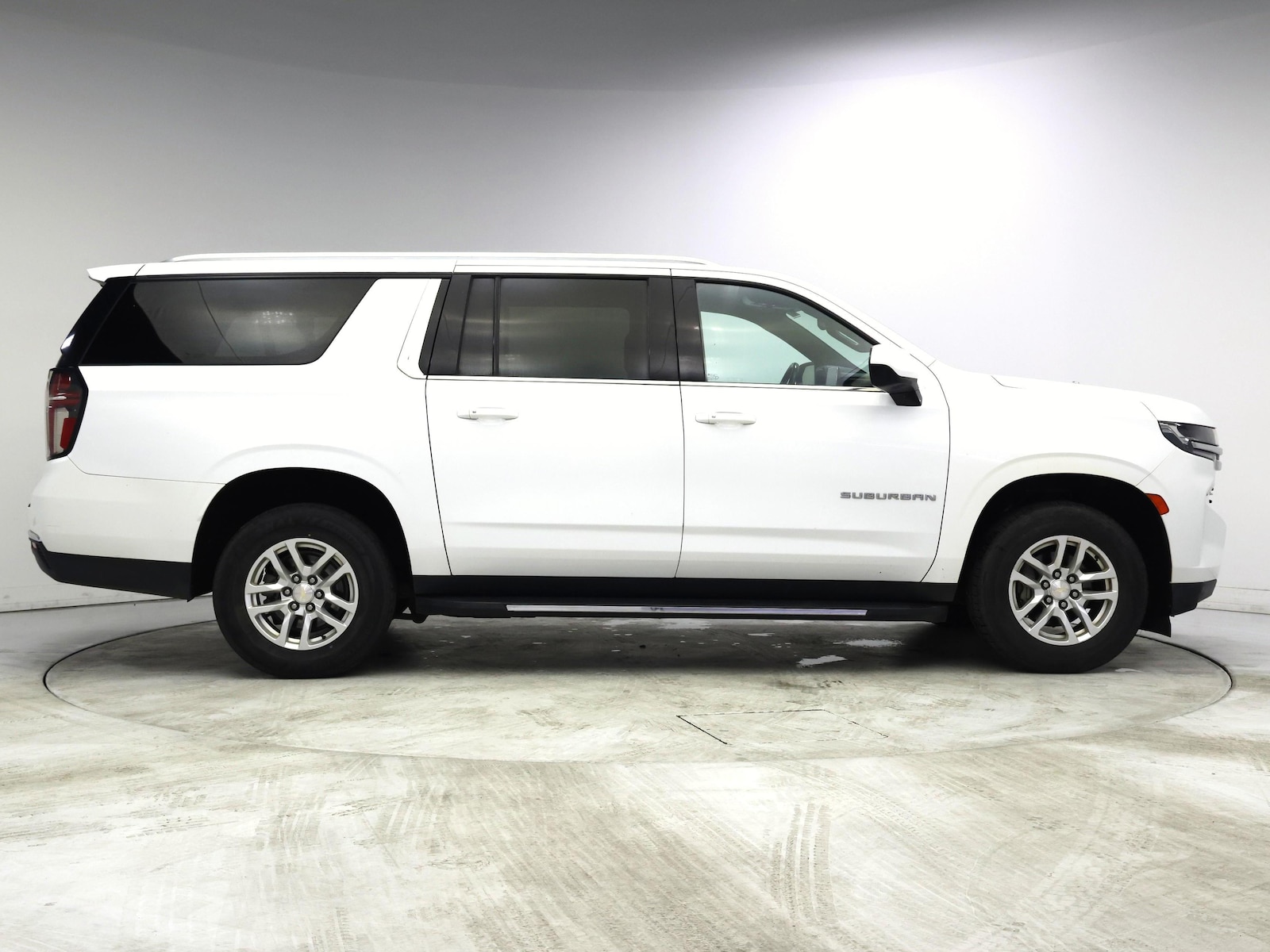2021 Chevrolet Suburban LT - Photo 8