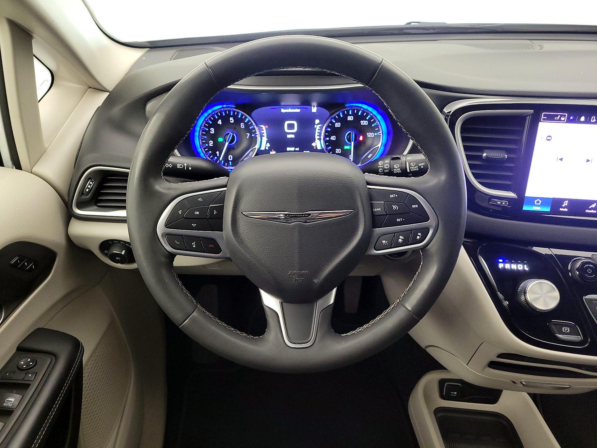 Thumbnail: 2023 Chrysler Pacifica - 10