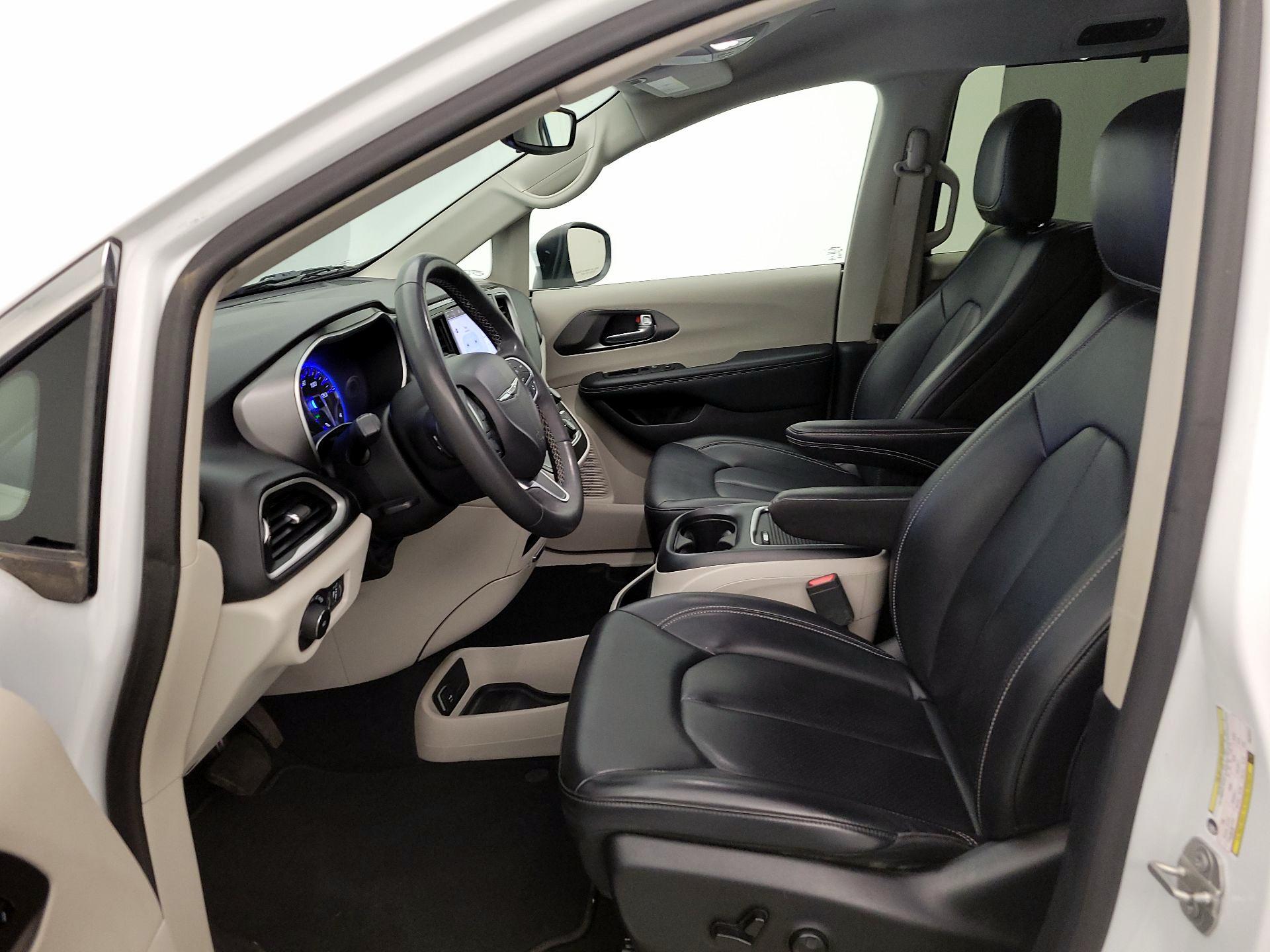 Thumbnail: 2023 Chrysler Pacifica - 11