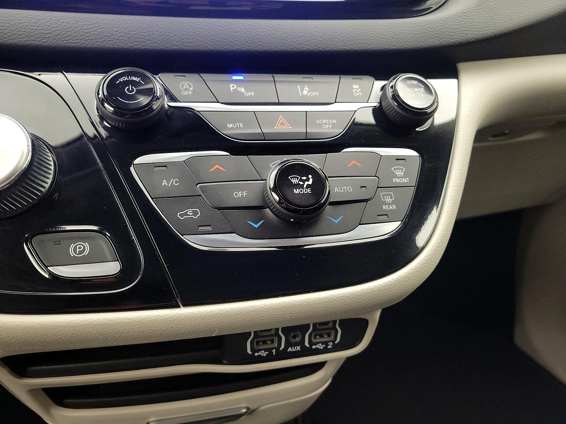 Thumbnail: 2023 Chrysler Pacifica - 16