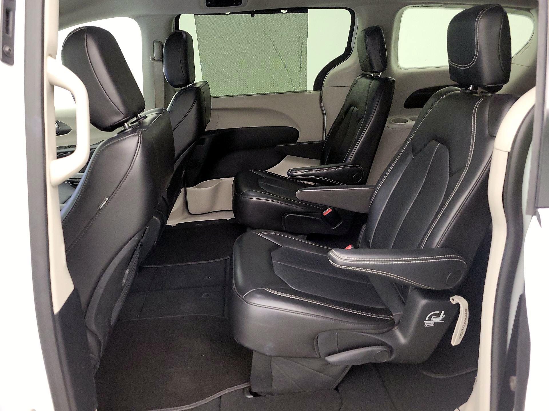 Thumbnail: 2023 Chrysler Pacifica - 19