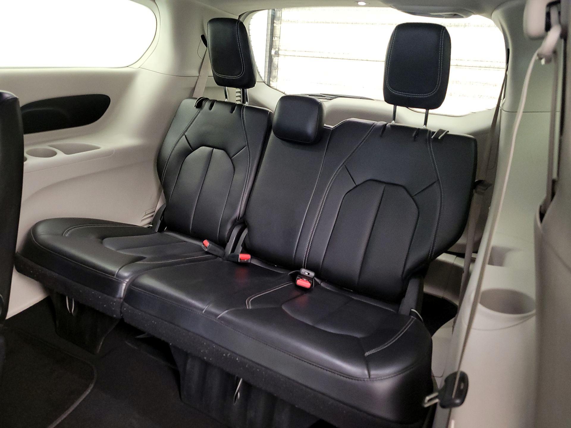 Thumbnail: 2023 Chrysler Pacifica - 20