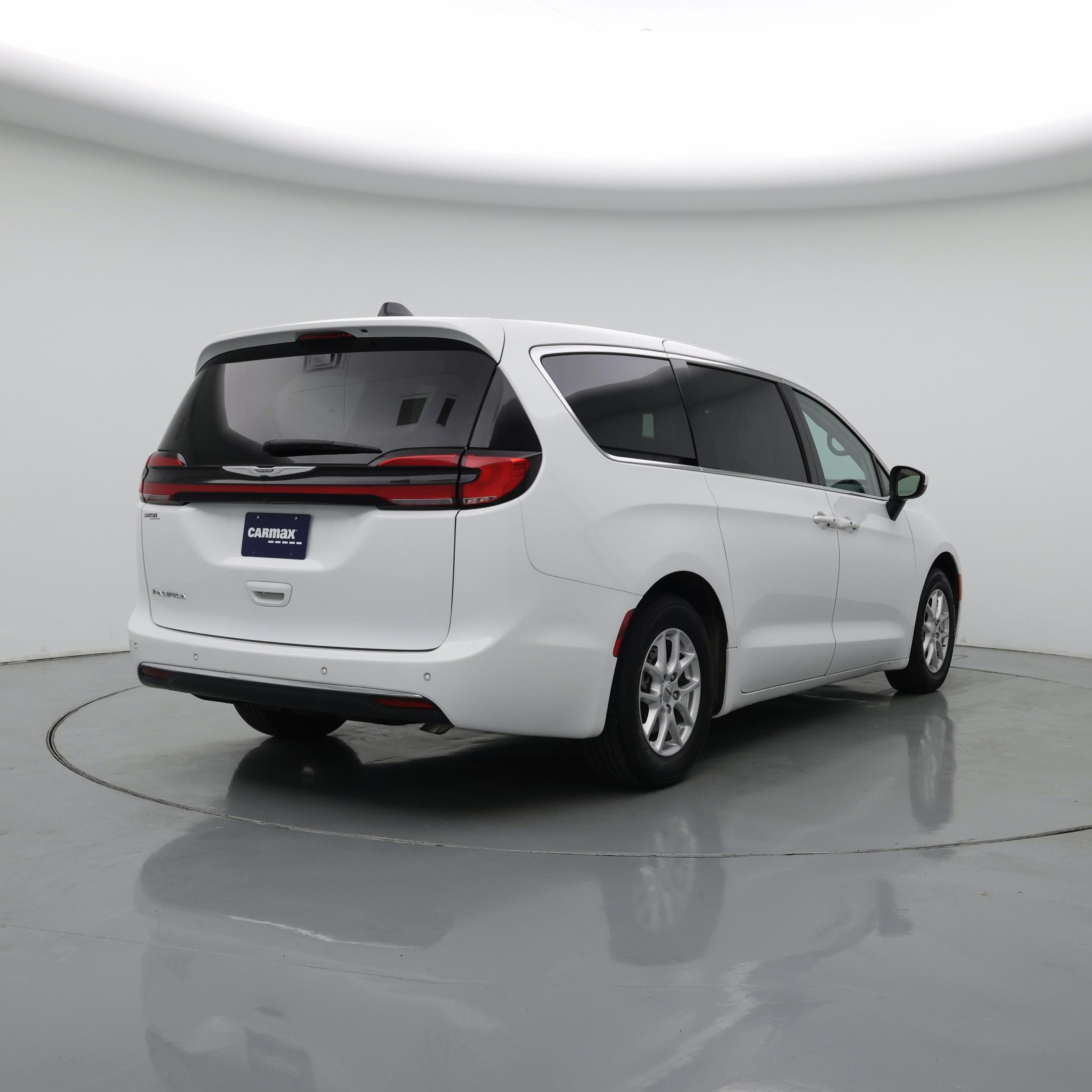 Thumbnail: 2023 Chrysler Pacifica - 8