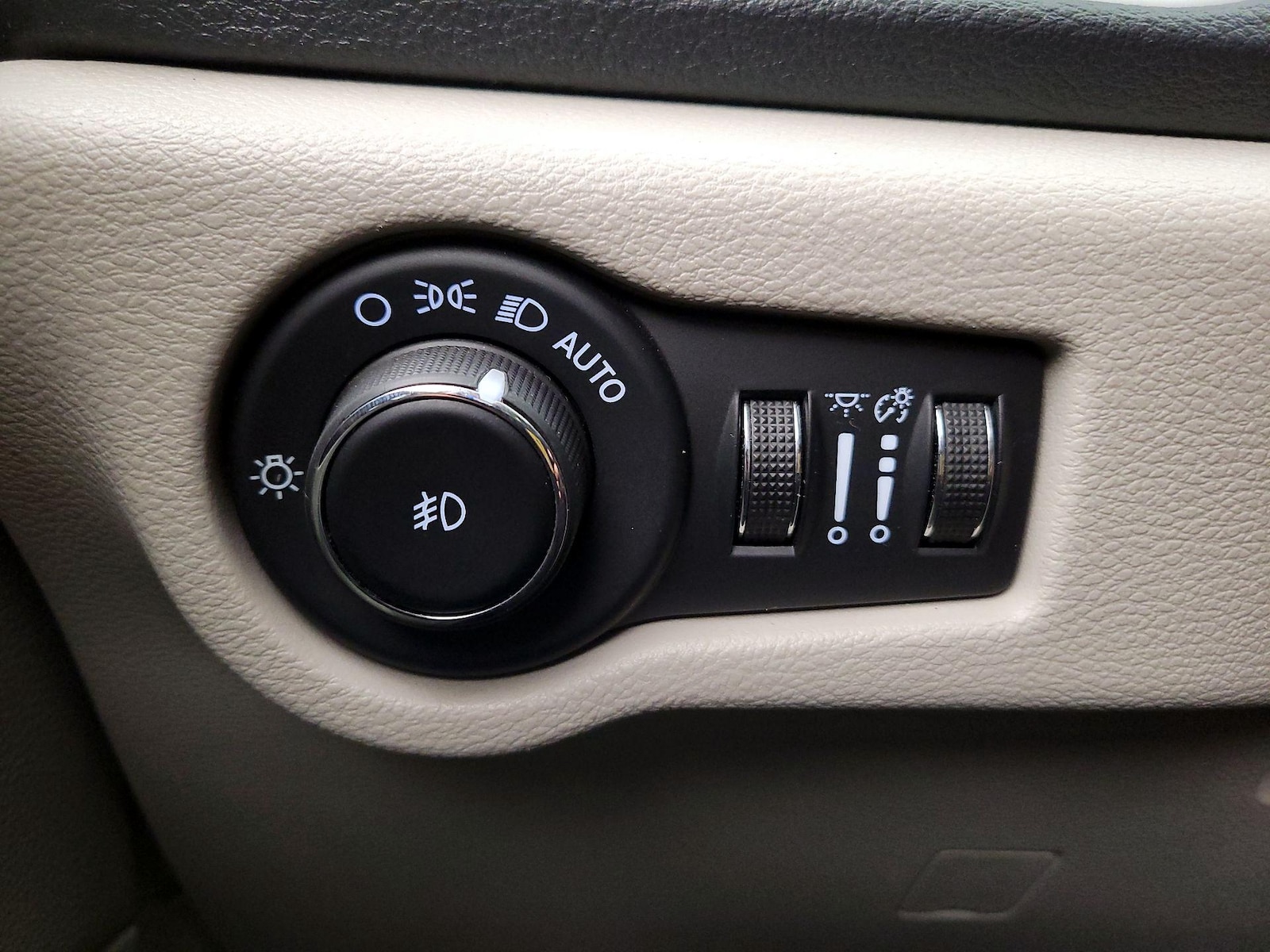 2023 Chrysler Pacifica Hybrid Touring L - Photo 14