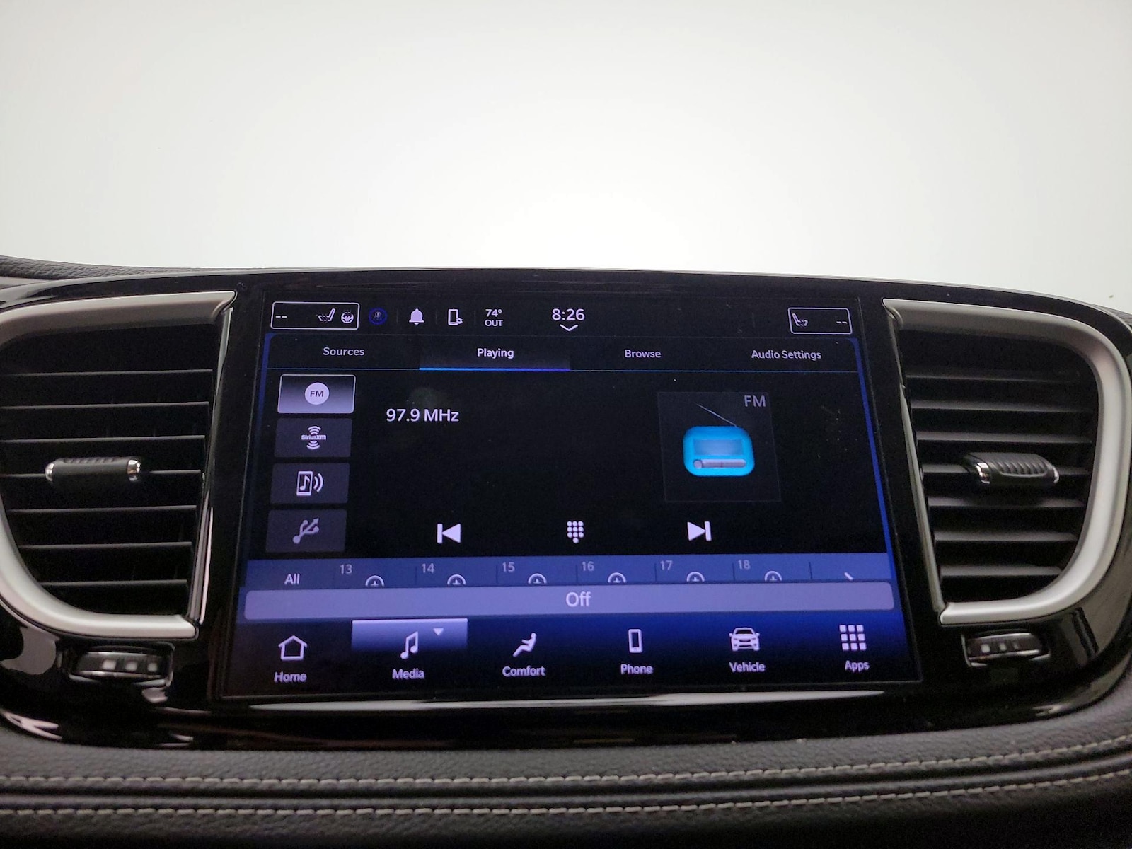 2023 Chrysler Pacifica Hybrid Touring L - Photo 16