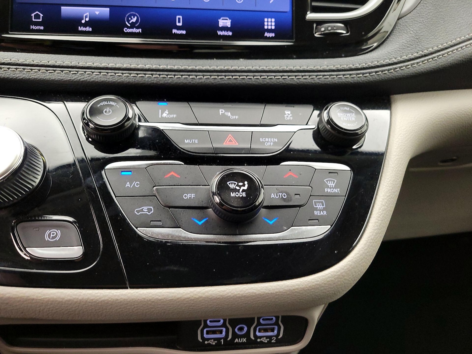 2023 Chrysler Pacifica Hybrid Touring L - Photo 17