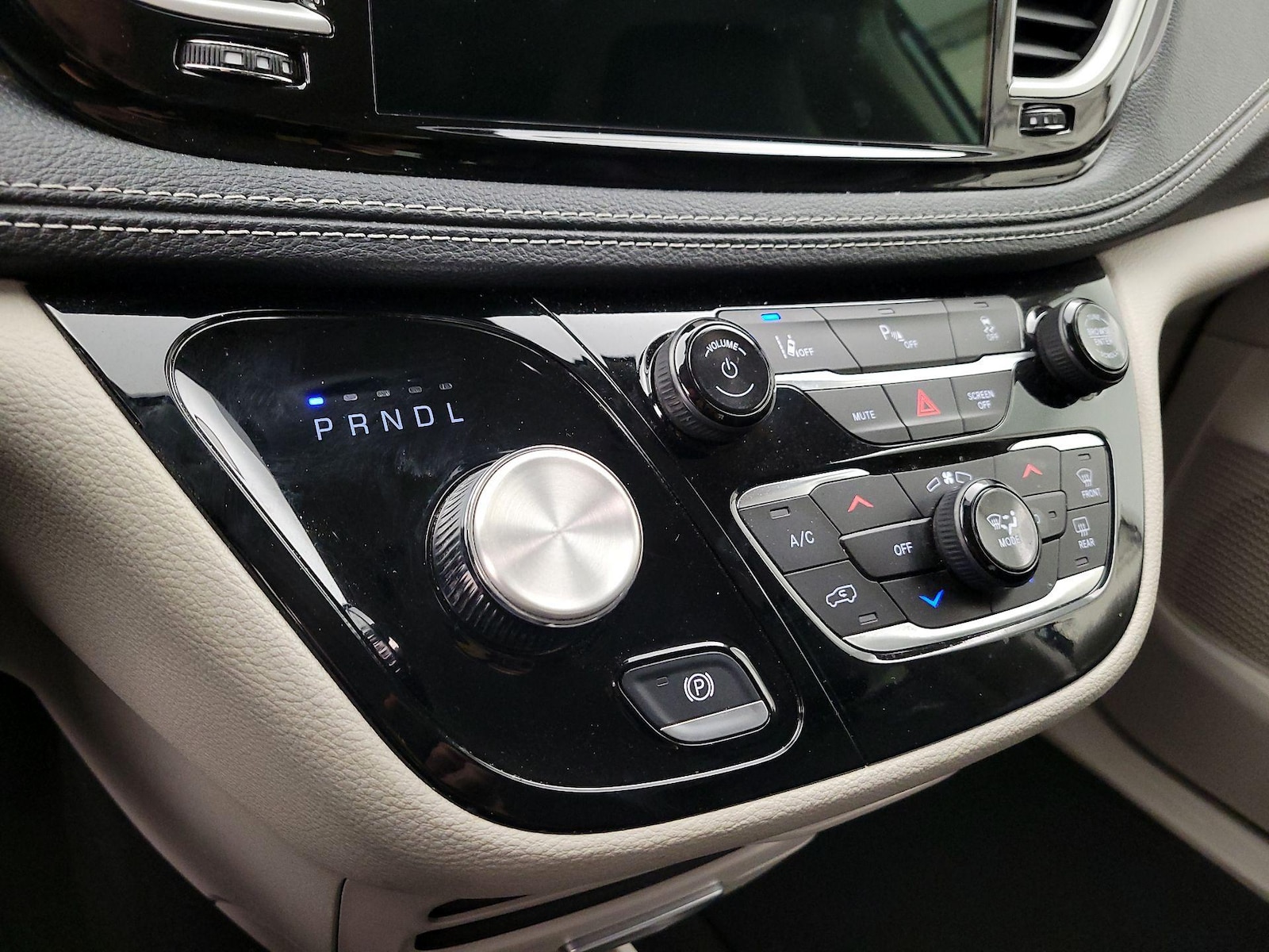 2023 Chrysler Pacifica Hybrid Touring L - Photo 18