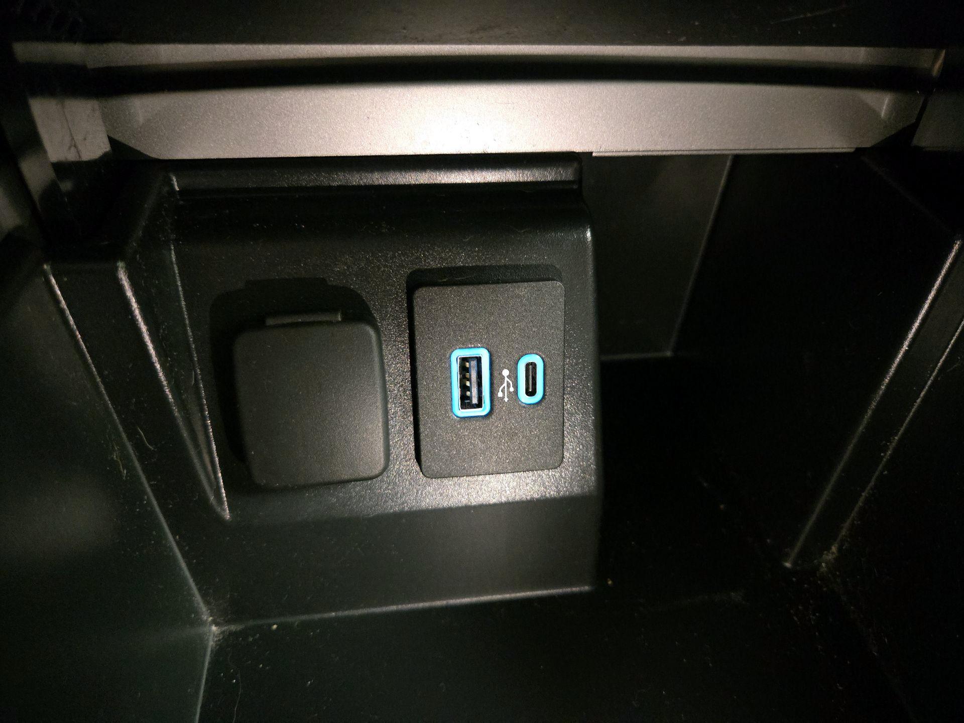 Thumbnail: 2021 Ford Explorer - 18