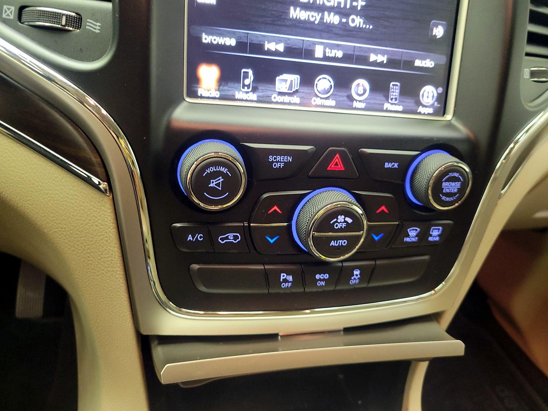 Thumbnail: 2015 Jeep Grand Cherokee - 15