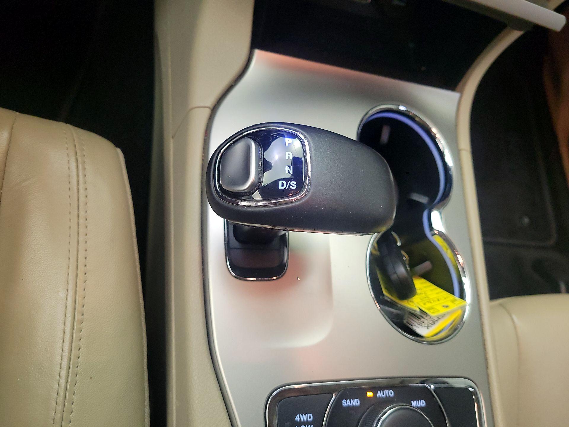 Thumbnail: 2015 Jeep Grand Cherokee - 16