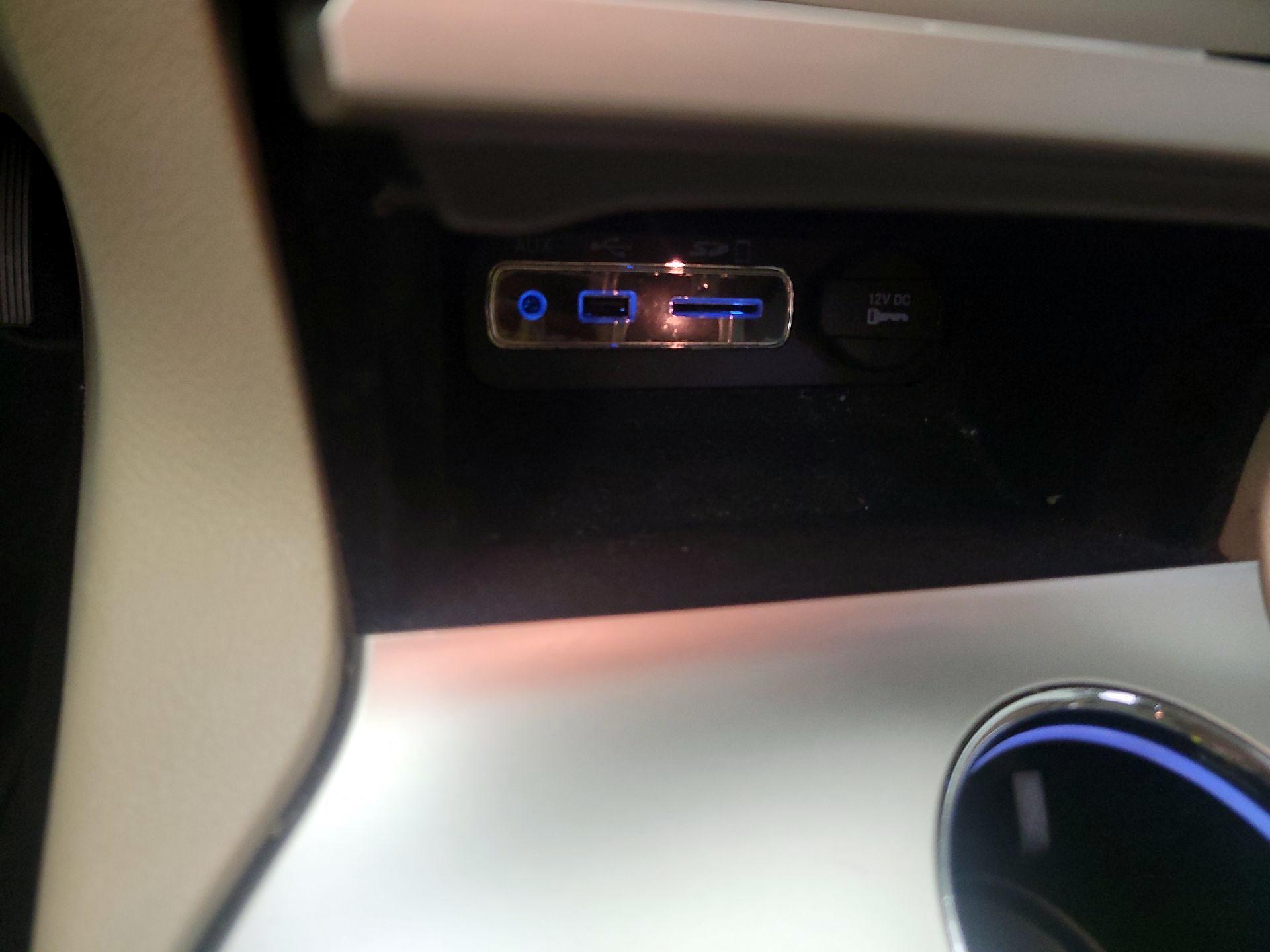 Thumbnail: 2015 Jeep Grand Cherokee - 17