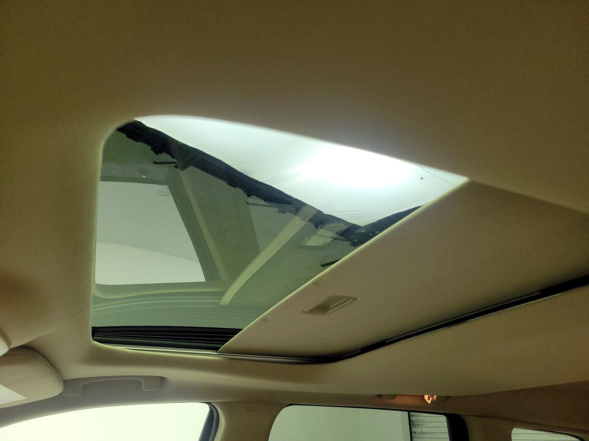 Thumbnail: 2015 Jeep Grand Cherokee - 18