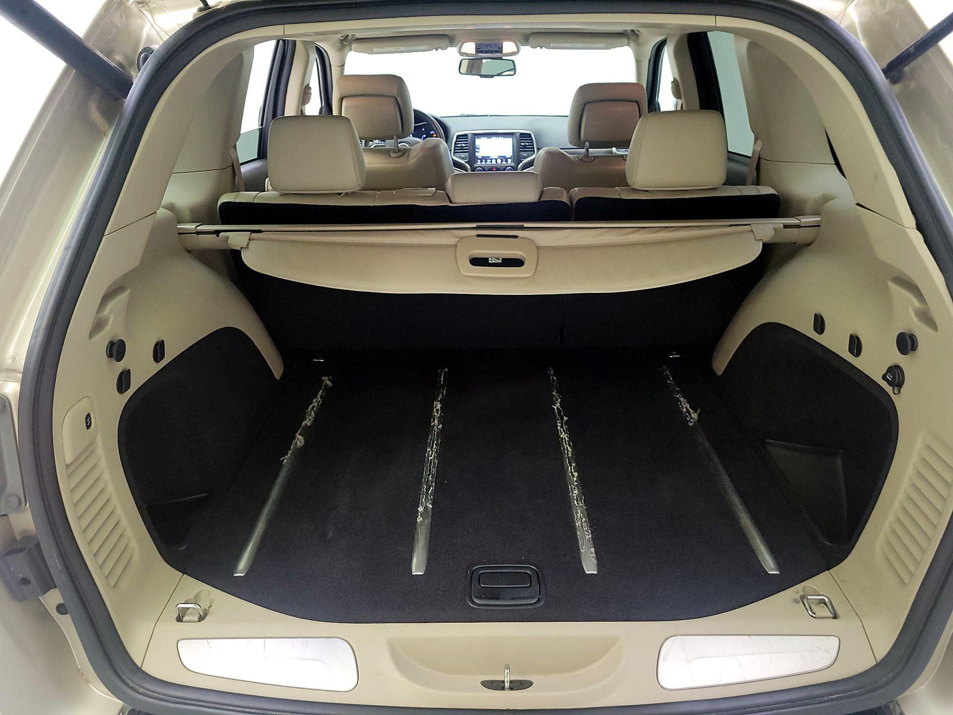 Thumbnail: 2015 Jeep Grand Cherokee - 20