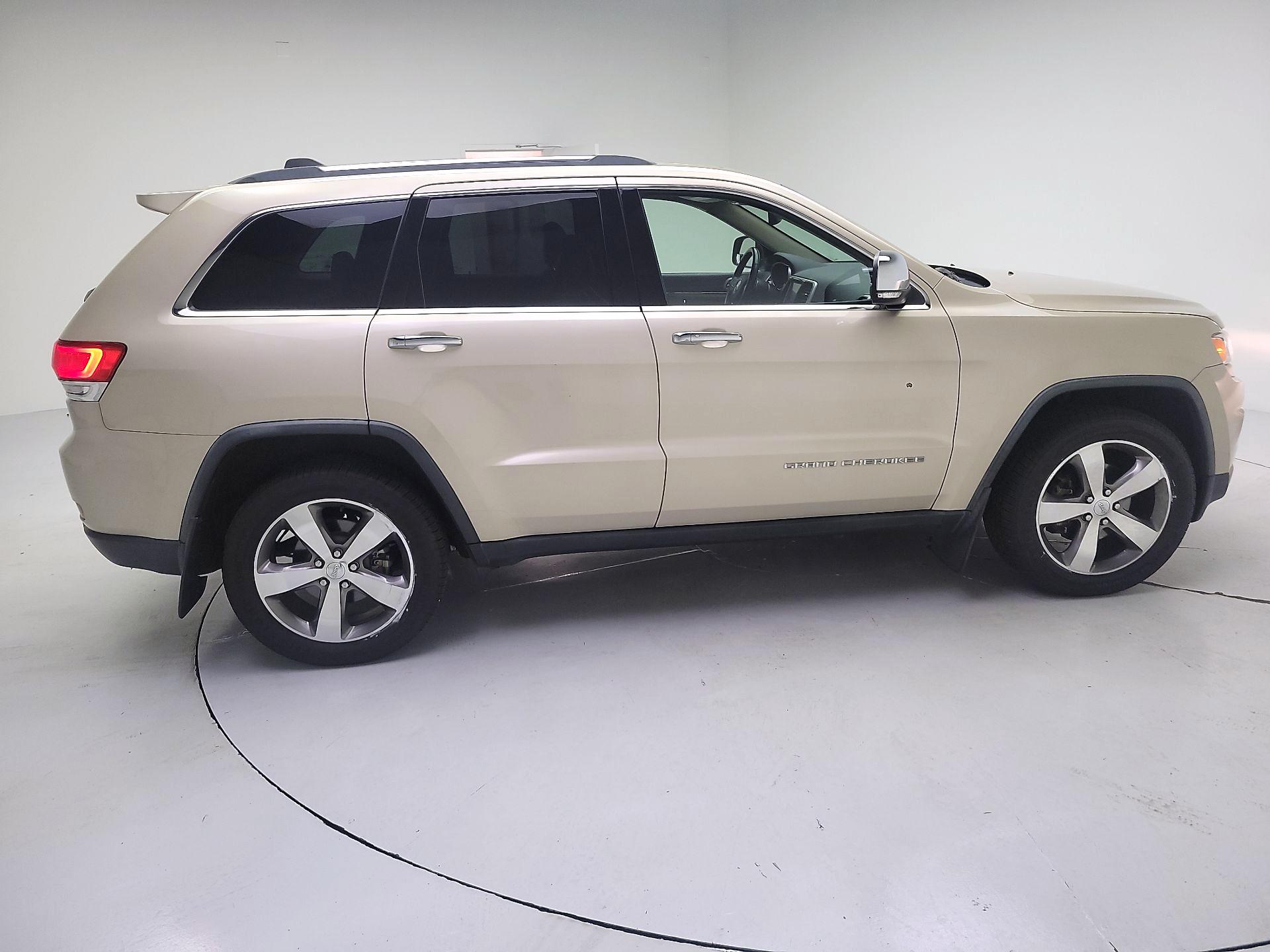 Thumbnail: 2015 Jeep Grand Cherokee - 4