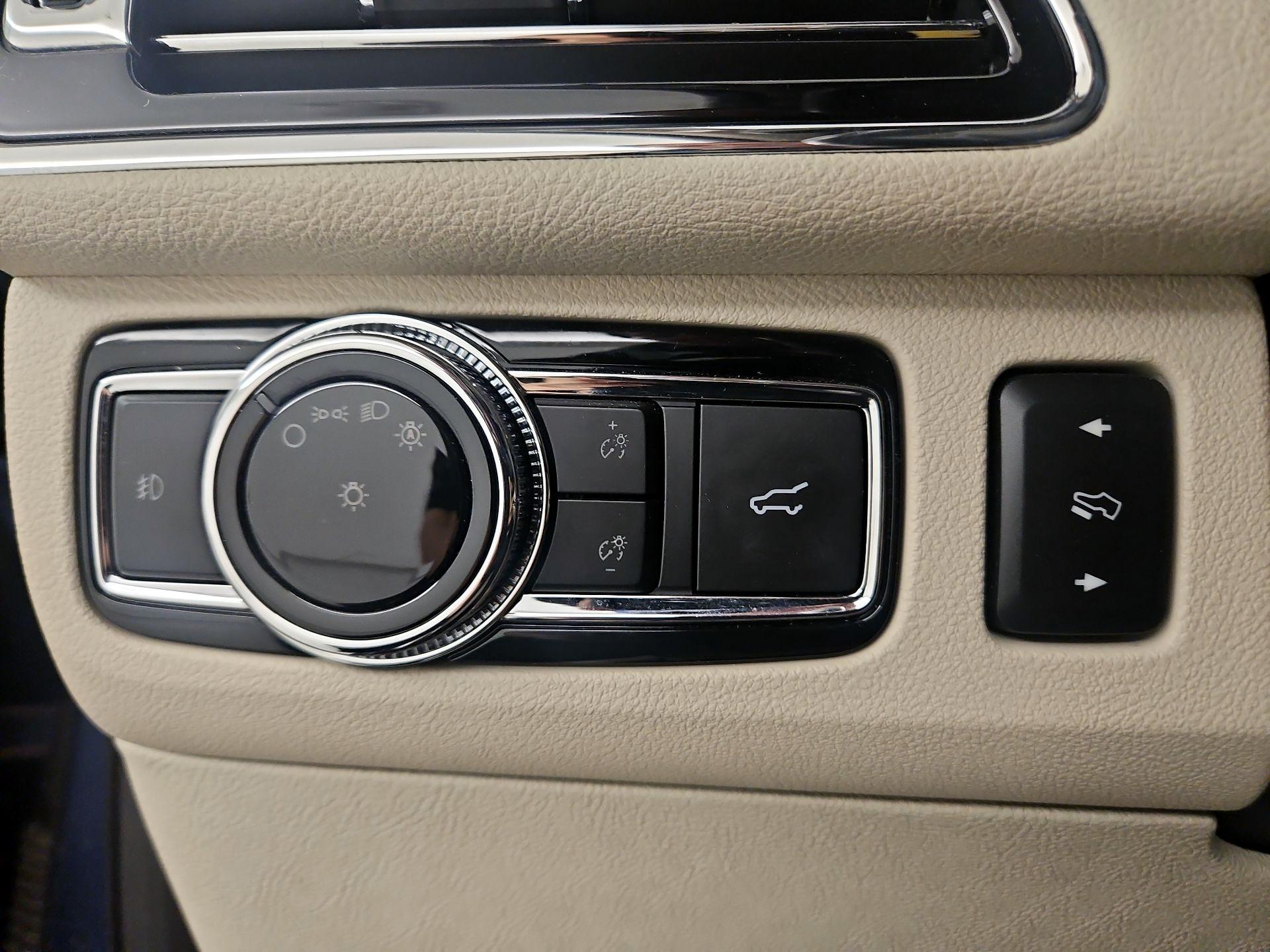 Thumbnail: 2019 Lincoln Navigator - 13