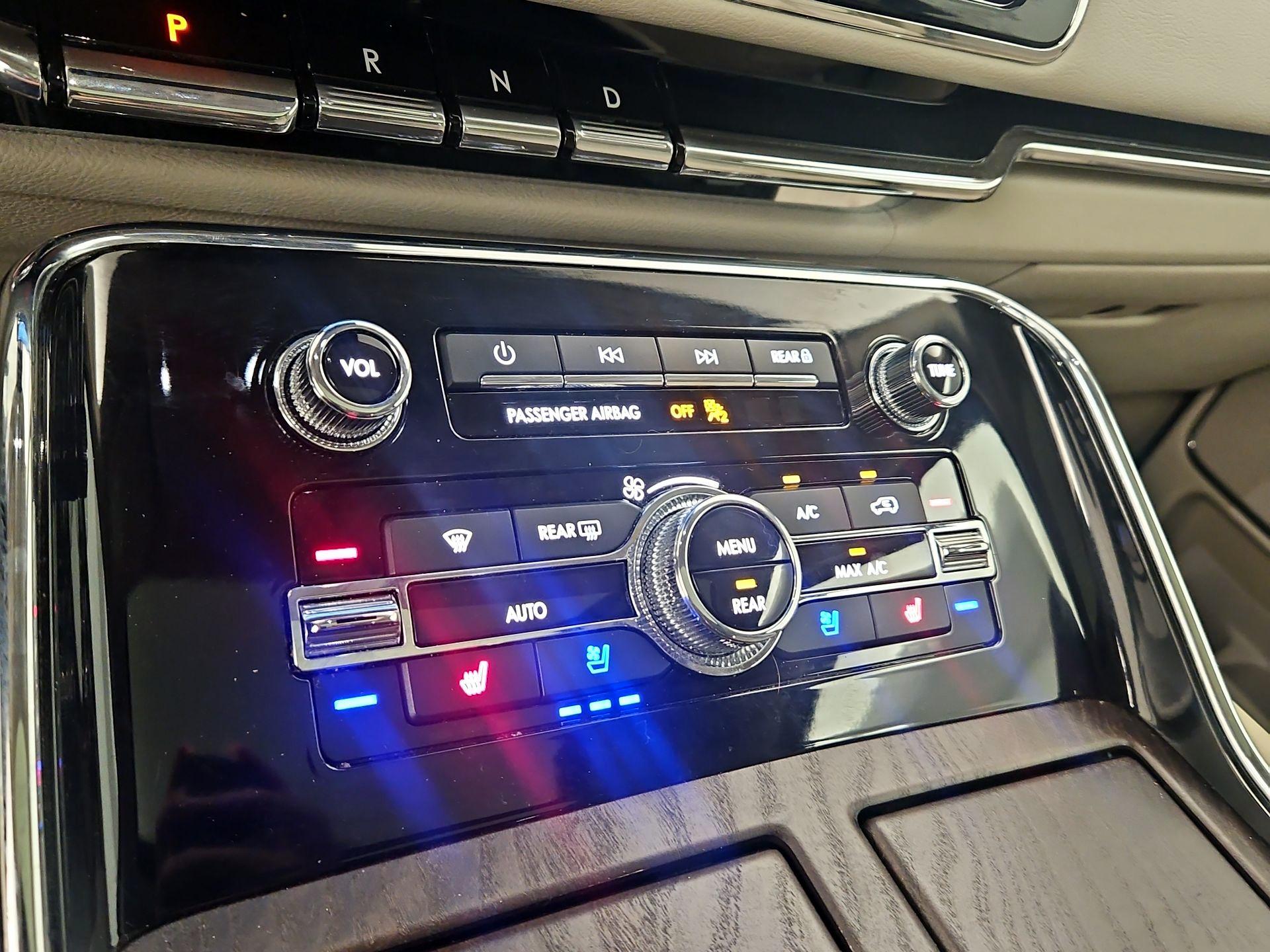 Thumbnail: 2019 Lincoln Navigator - 17