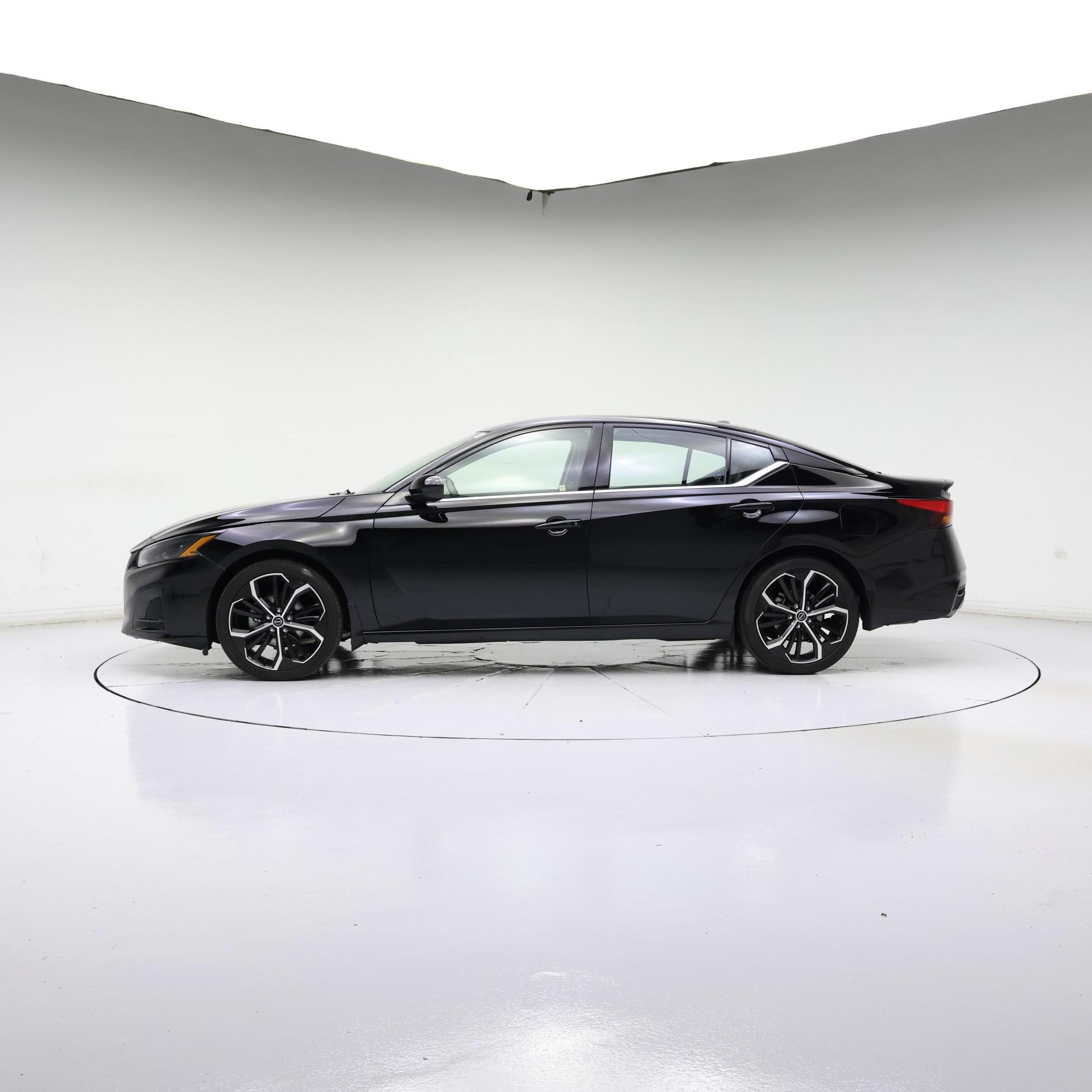 Thumbnail: 2023 Nissan Altima - 3