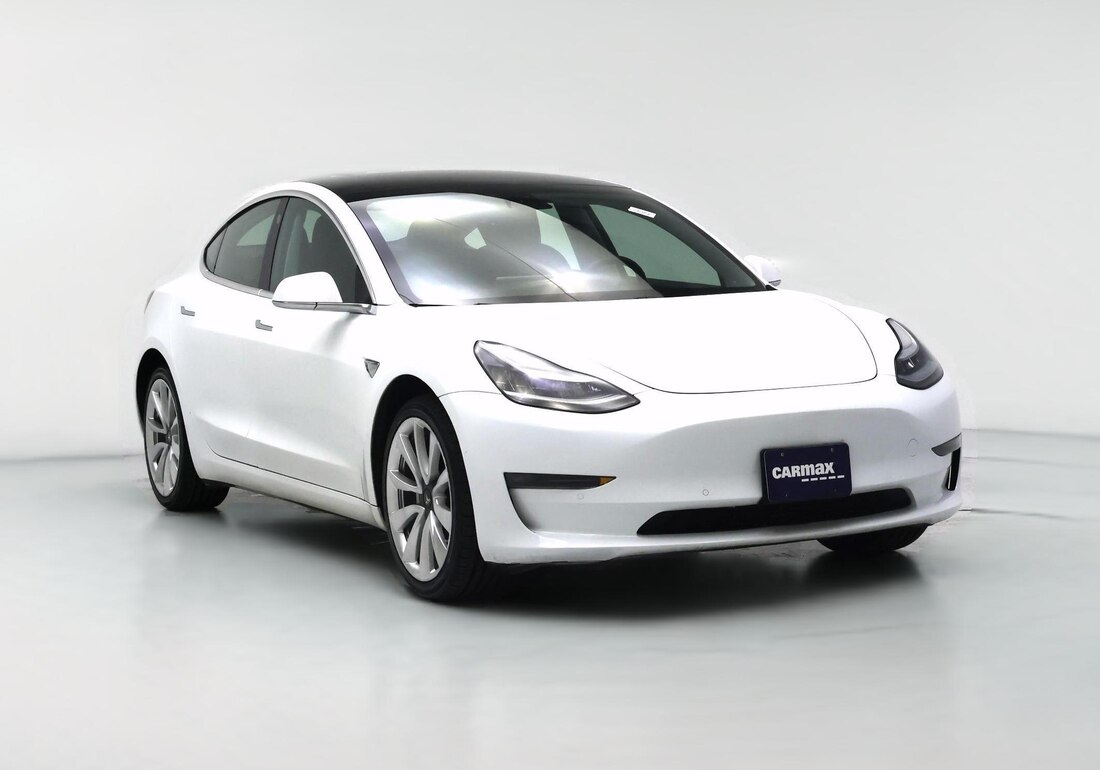 2020 Tesla Model 3 Standard Range Plus in White — CarMax photo