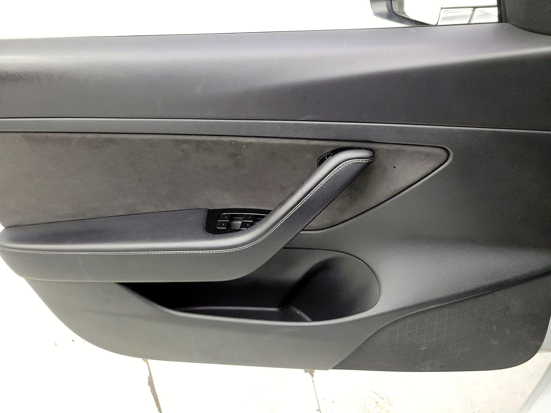 Thumbnail: 2020 Tesla Model 3 - 12