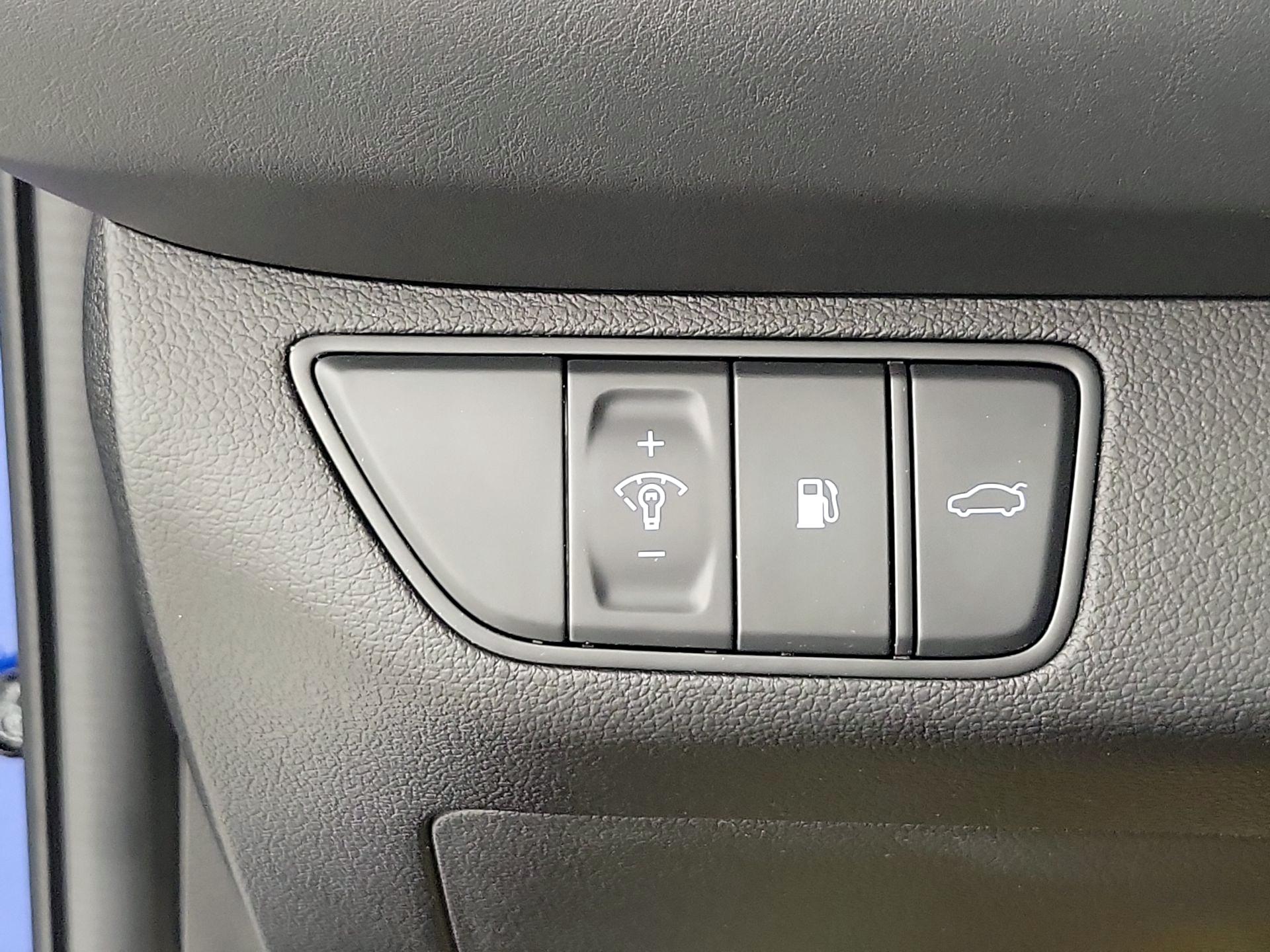 Thumbnail: 2025 Genesis G70 - 13