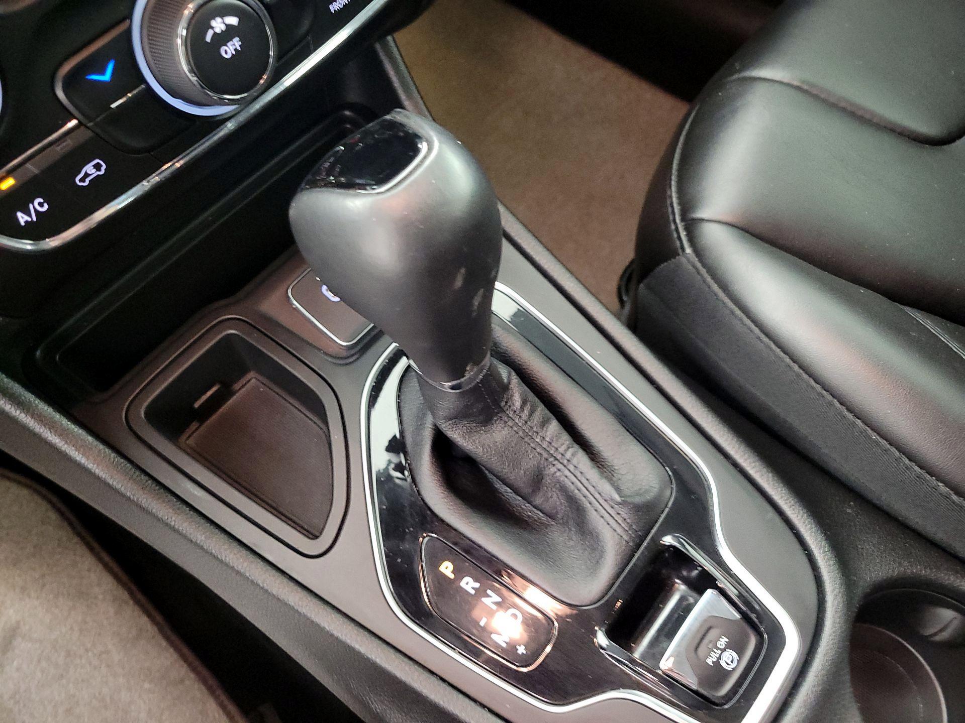 Thumbnail: 2021 Jeep Cherokee - 17