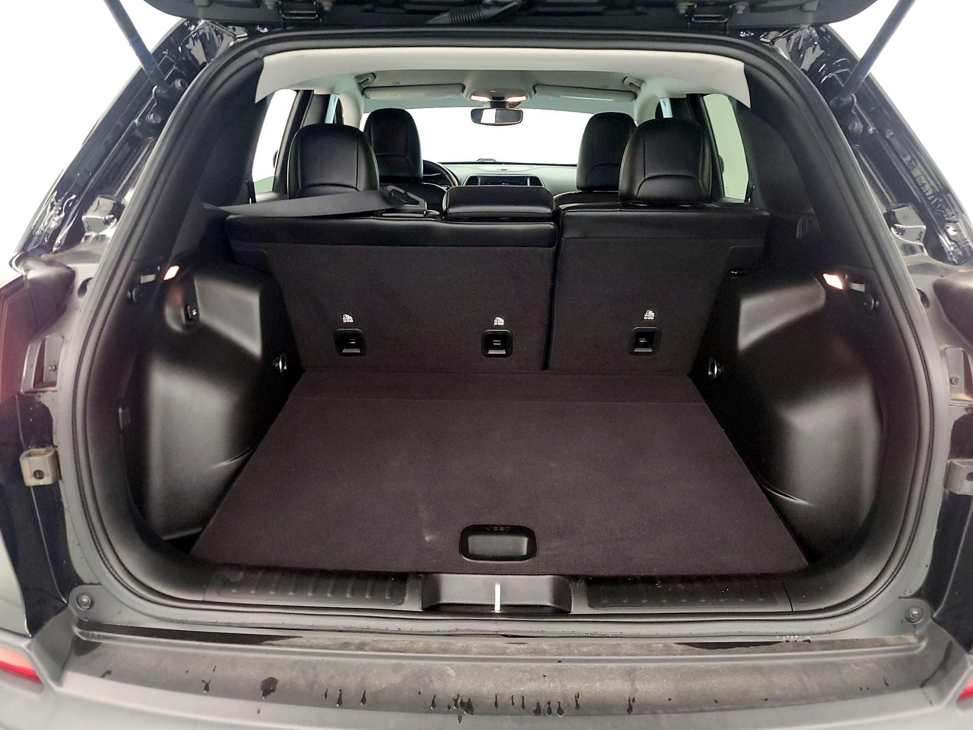 Thumbnail: 2021 Jeep Cherokee - 20