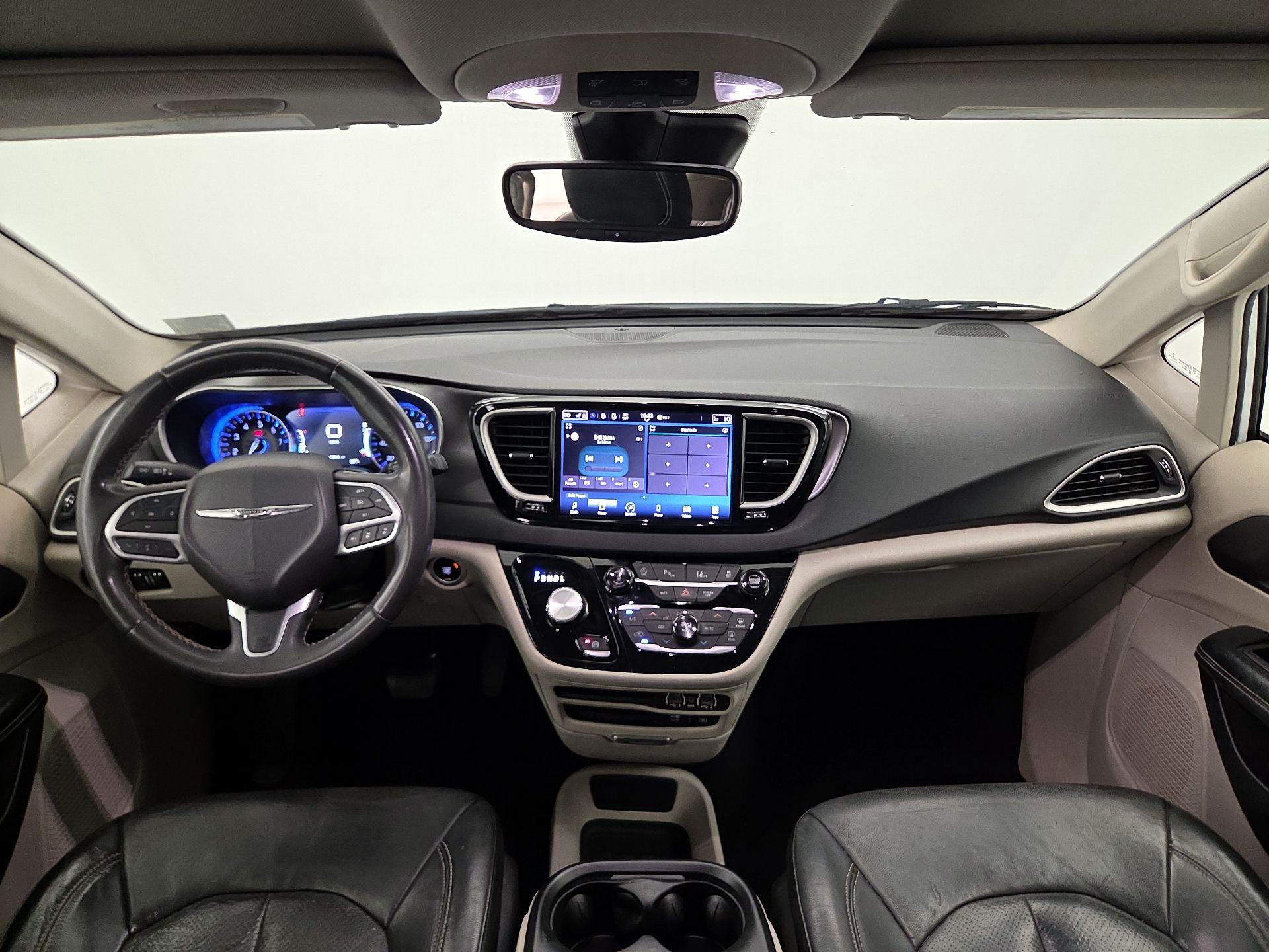 Thumbnail: 2022 Chrysler Pacifica - 9
