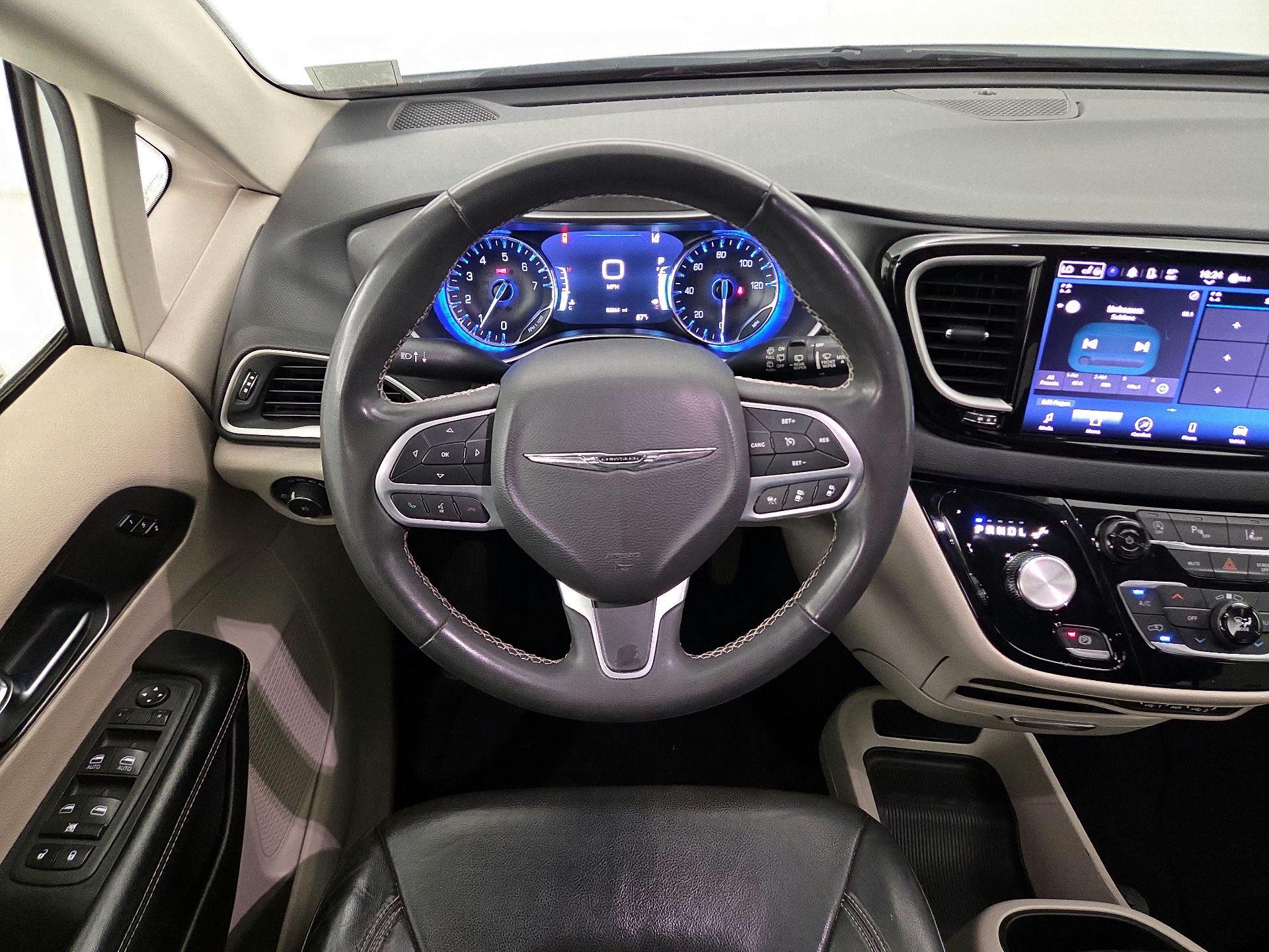Thumbnail: 2022 Chrysler Pacifica - 10