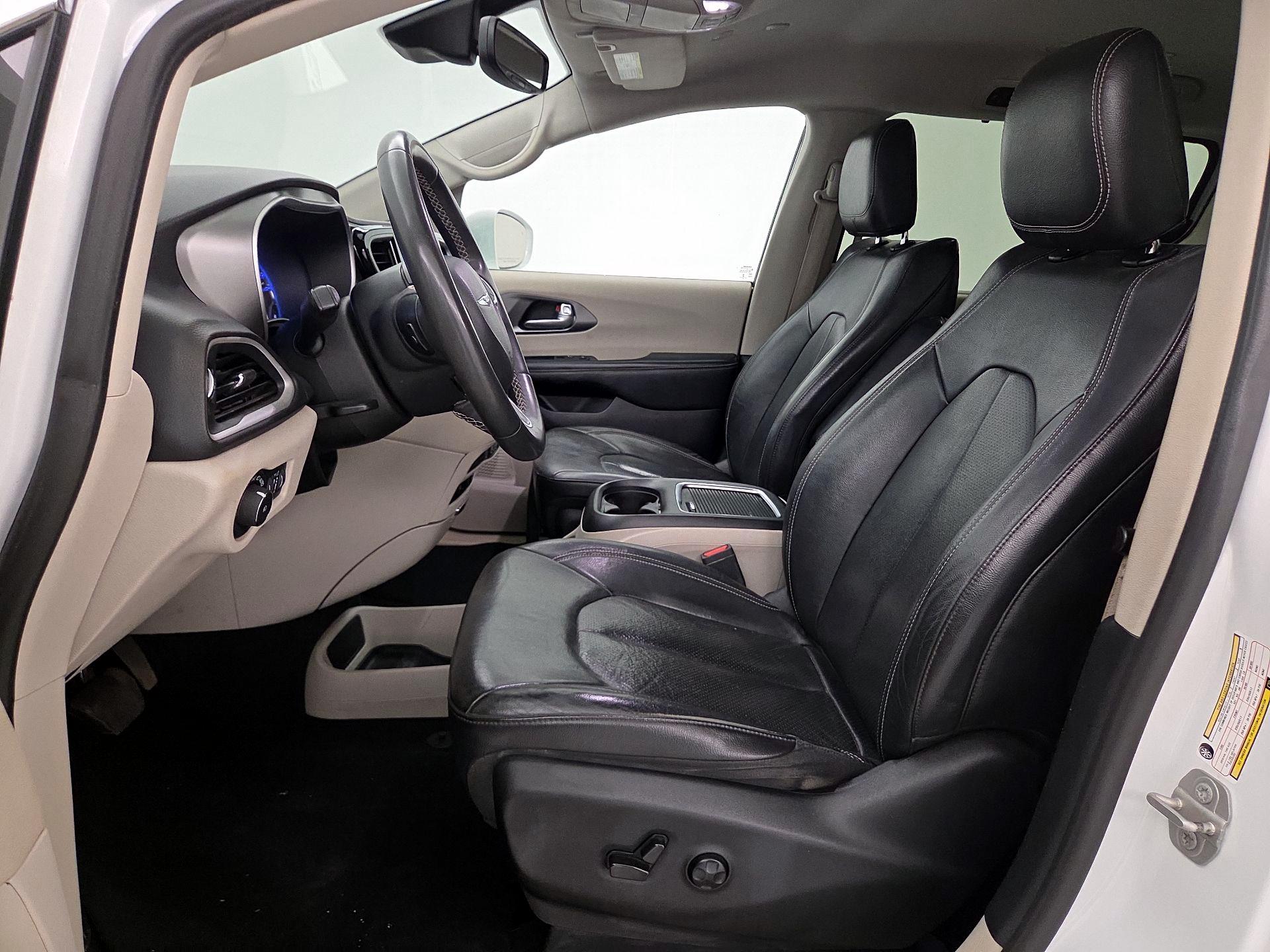 Thumbnail: 2022 Chrysler Pacifica - 11
