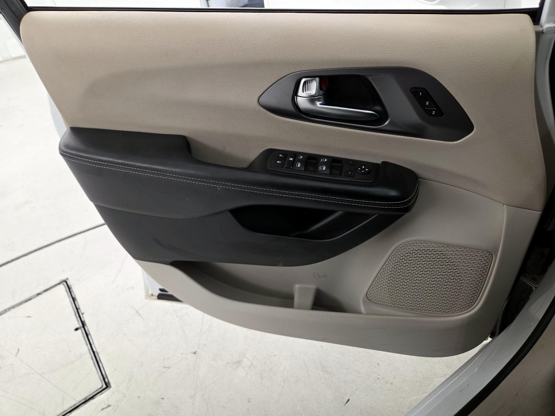 Thumbnail: 2022 Chrysler Pacifica - 12