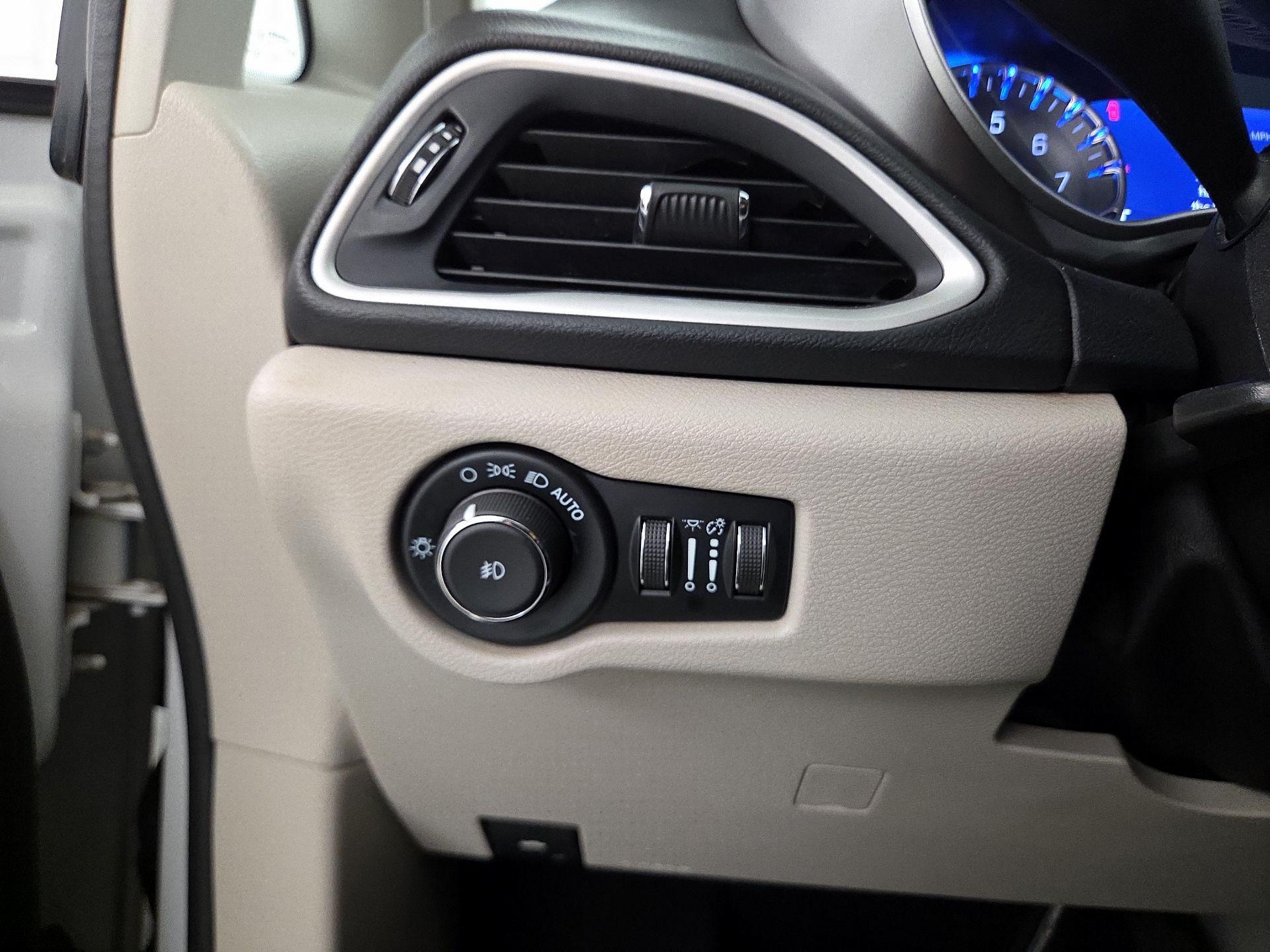 Thumbnail: 2022 Chrysler Pacifica - 13