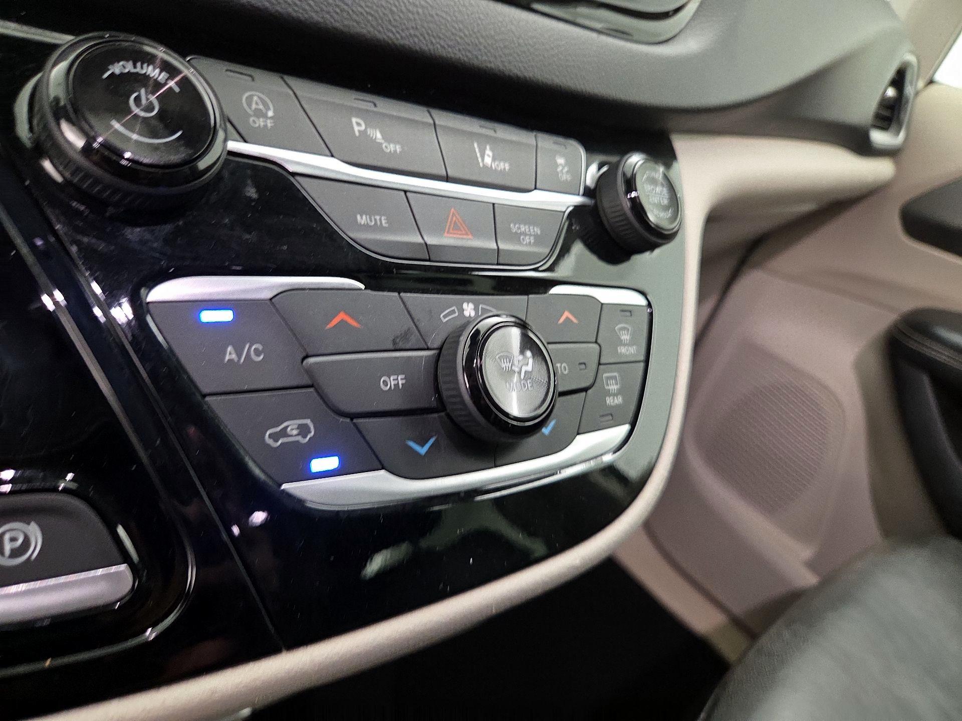 Thumbnail: 2022 Chrysler Pacifica - 16