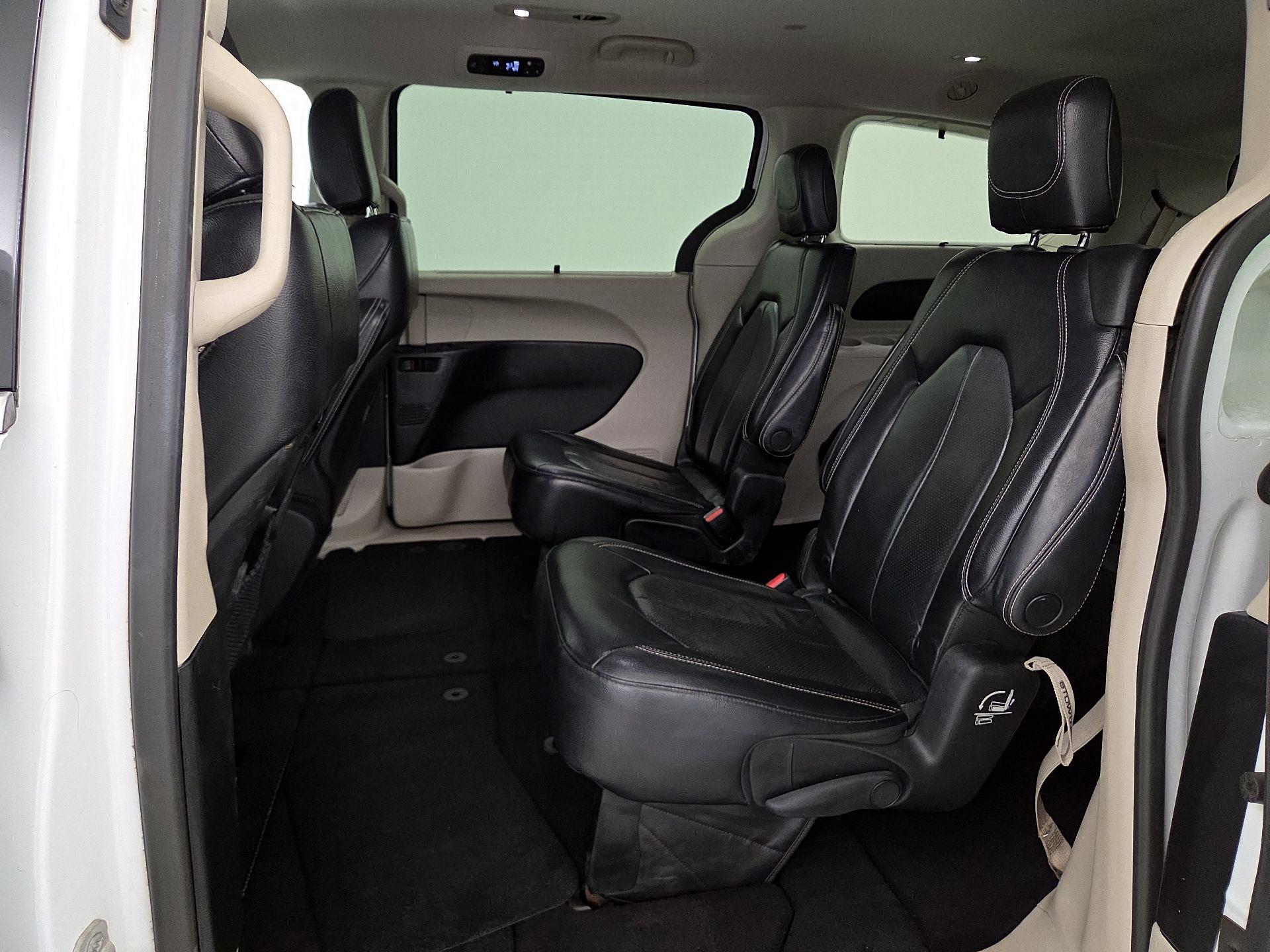 Thumbnail: 2022 Chrysler Pacifica - 19