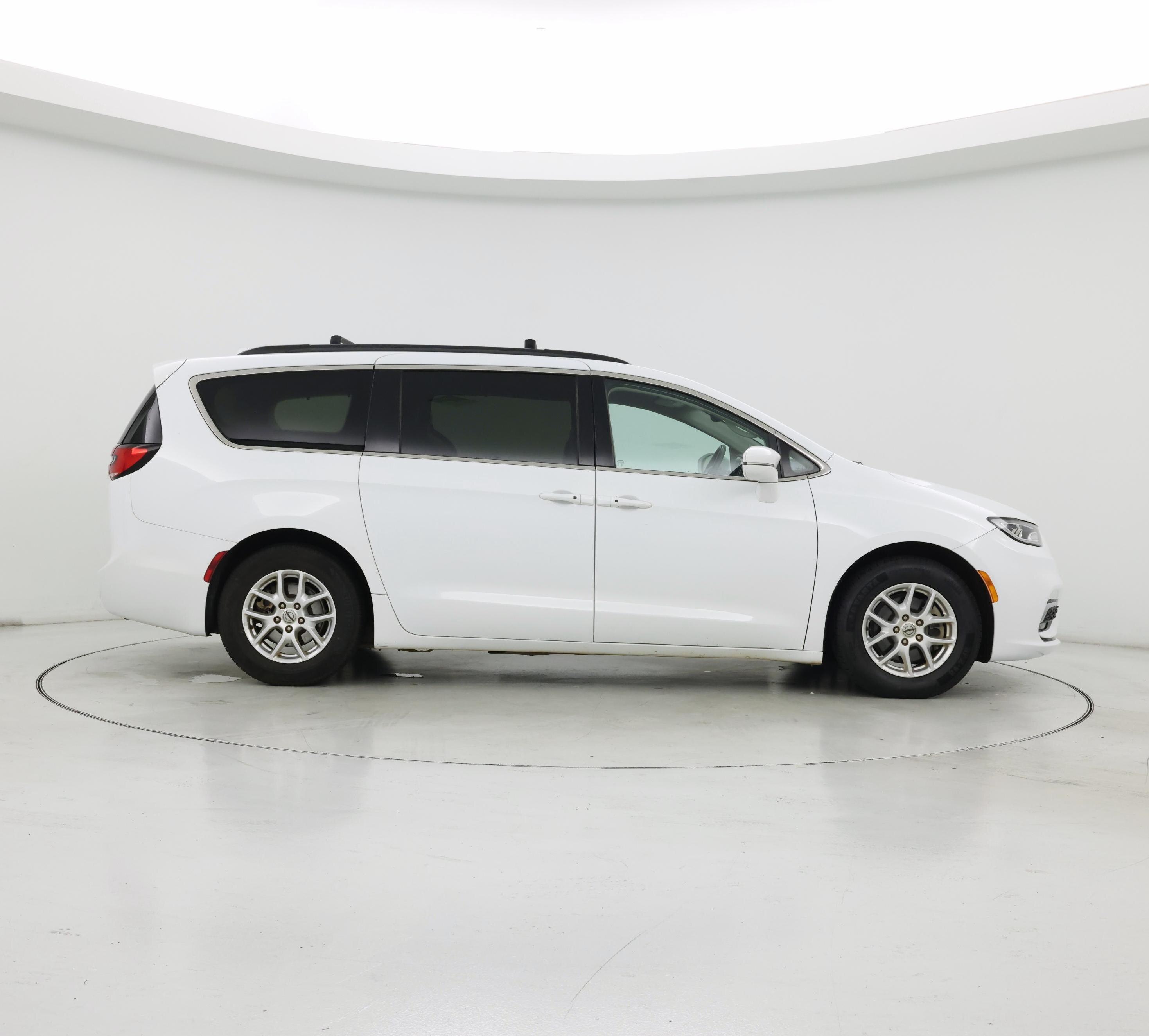 Thumbnail: 2022 Chrysler Pacifica - 7