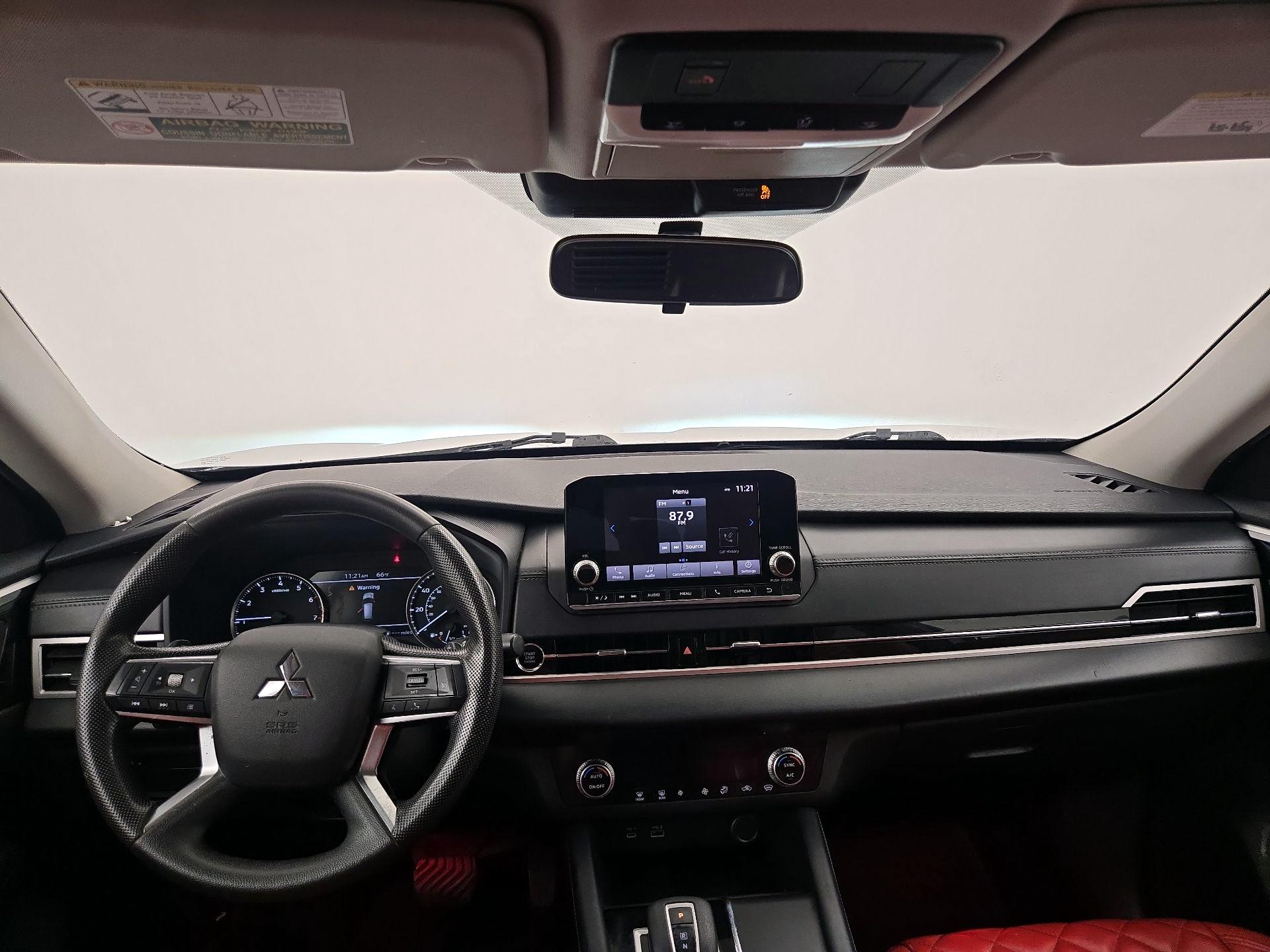 Thumbnail: 2022 Mitsubishi Outlander - 9