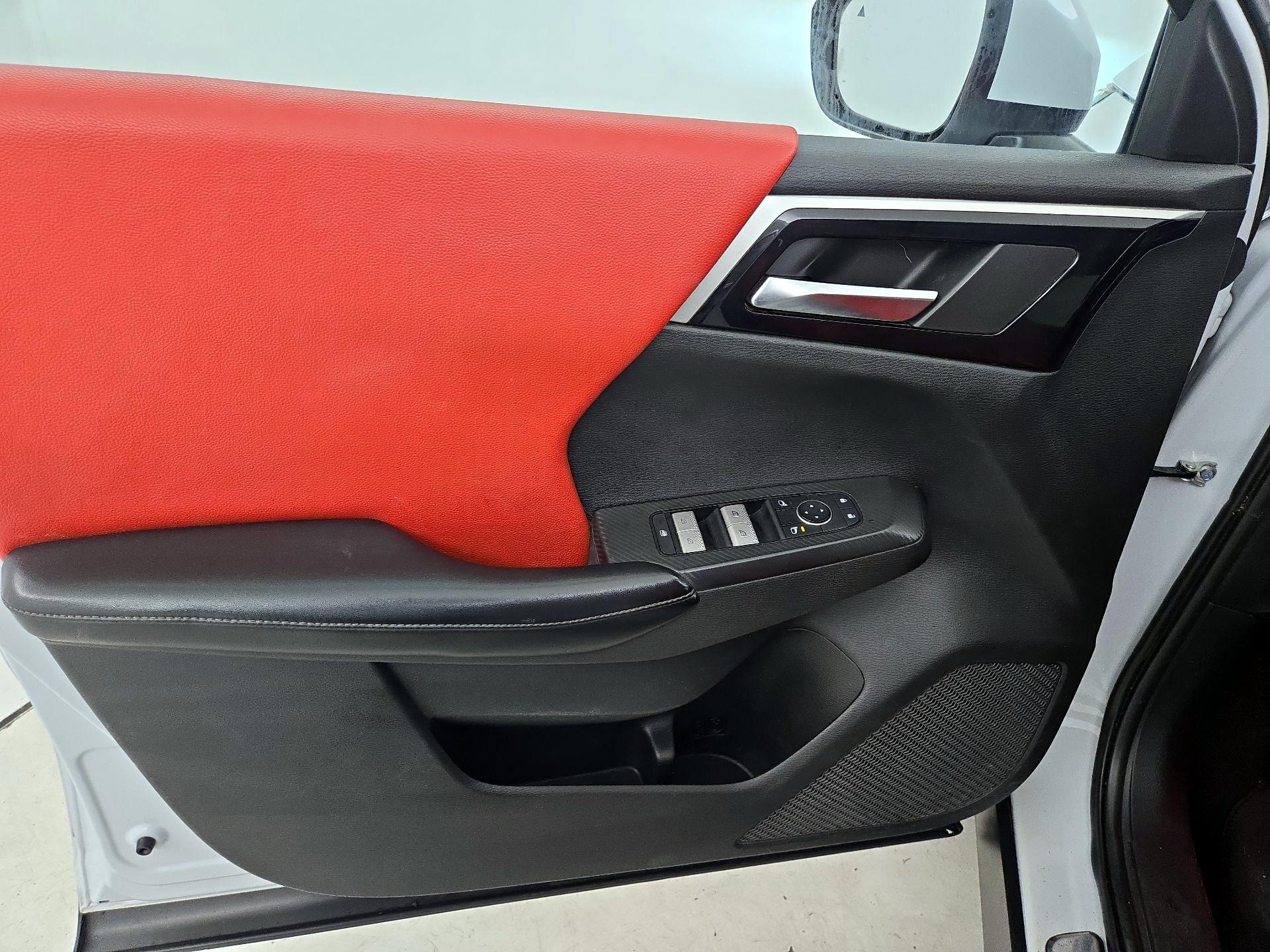 Thumbnail: 2022 Mitsubishi Outlander - 12