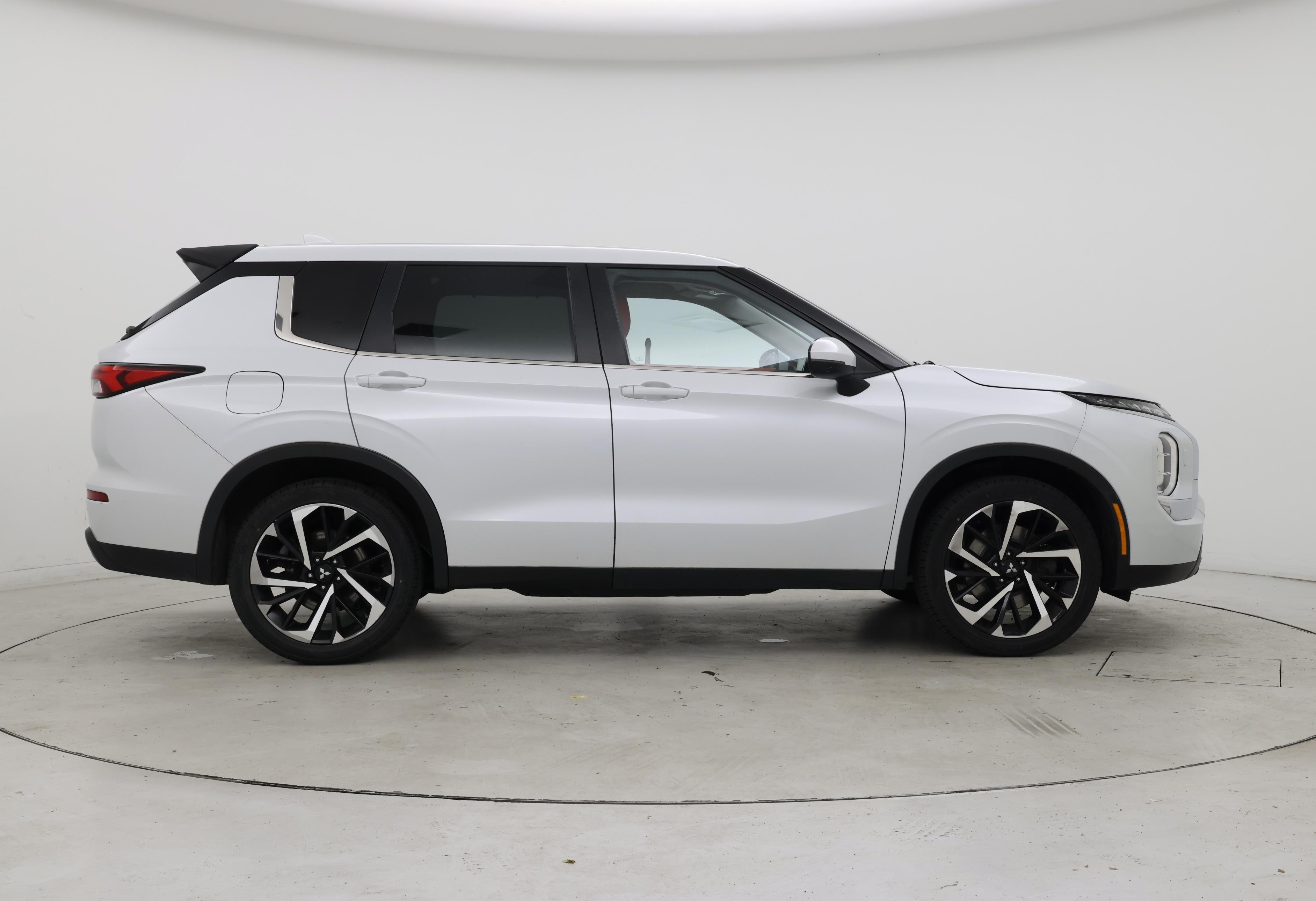 Thumbnail: 2022 Mitsubishi Outlander - 7